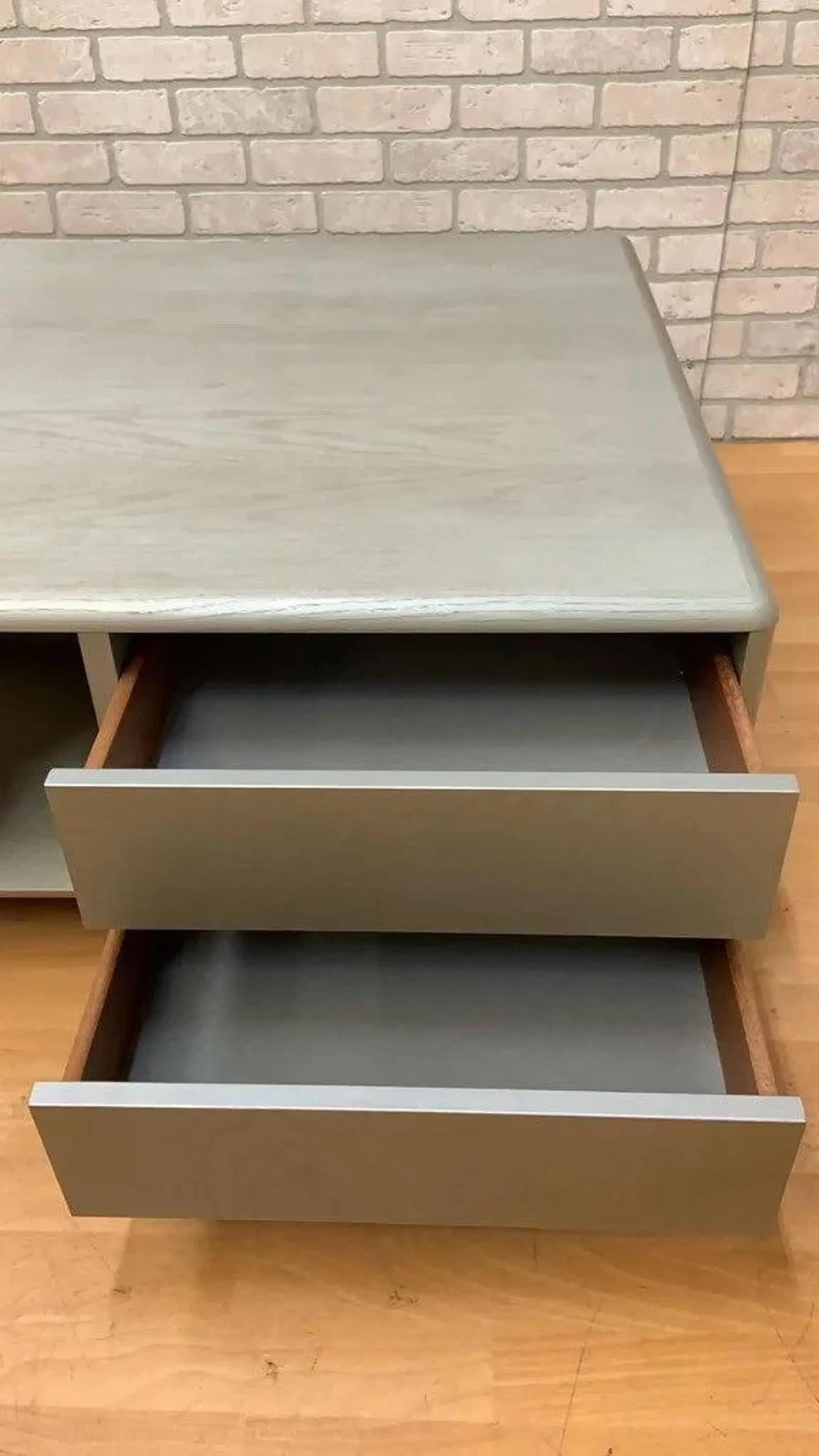 Vintage Silver Painted Wood Couchtisch im Zustand „Gut“ im Angebot in Chicago, IL