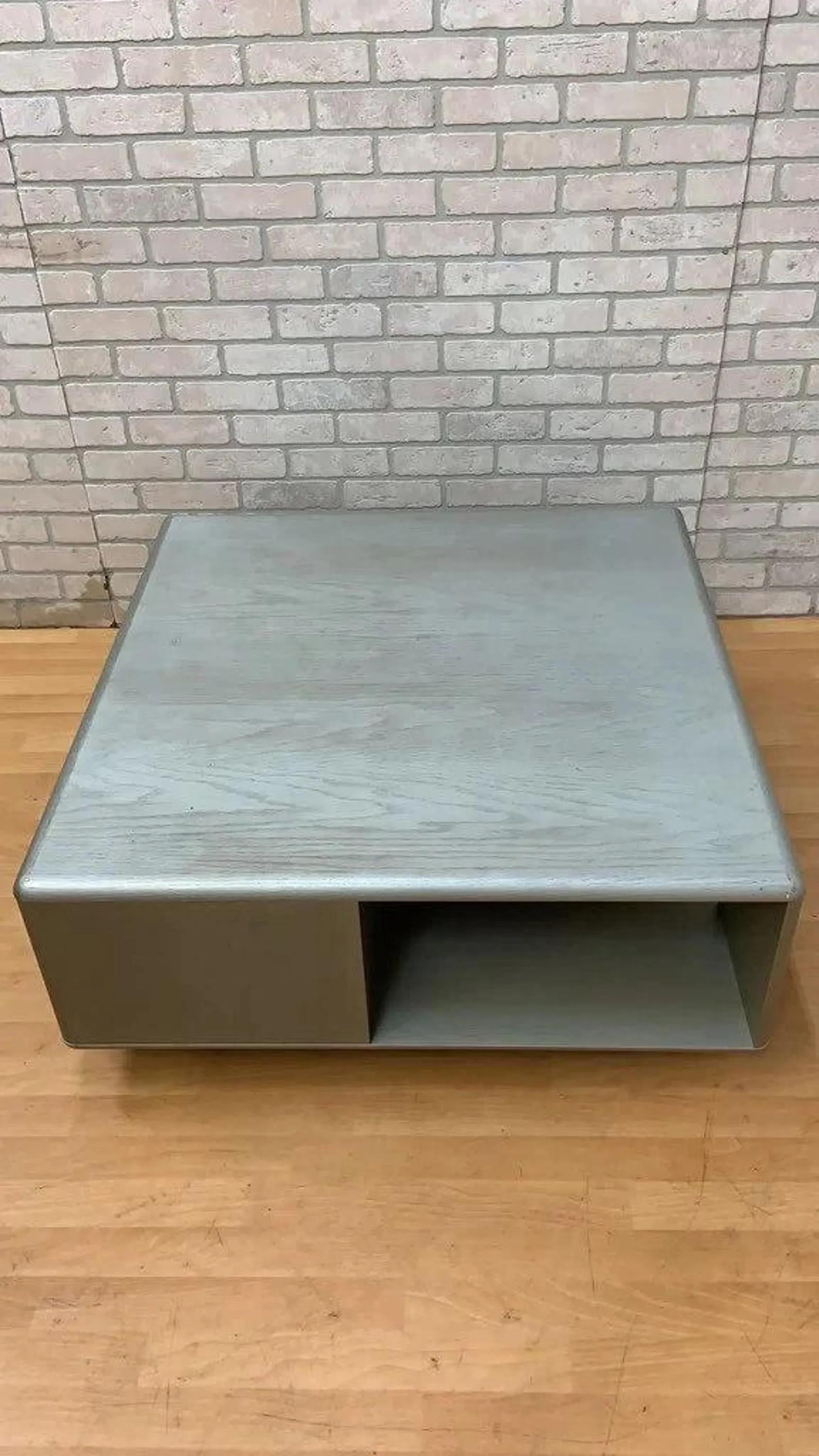 Vintage Silver Painted Wood Couchtisch (Holz) im Angebot