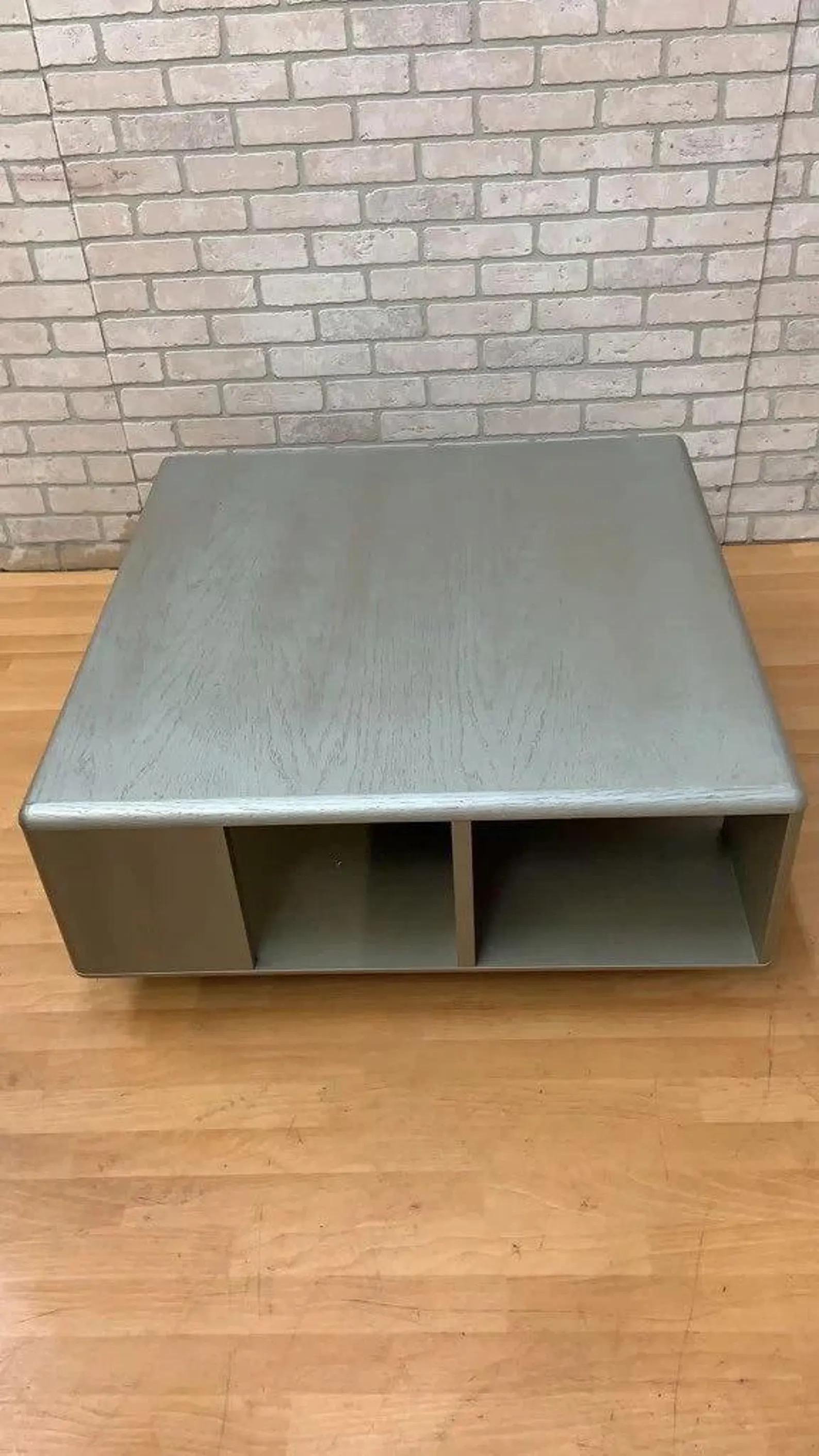 Vintage Silver Painted Wood Couchtisch im Angebot 1
