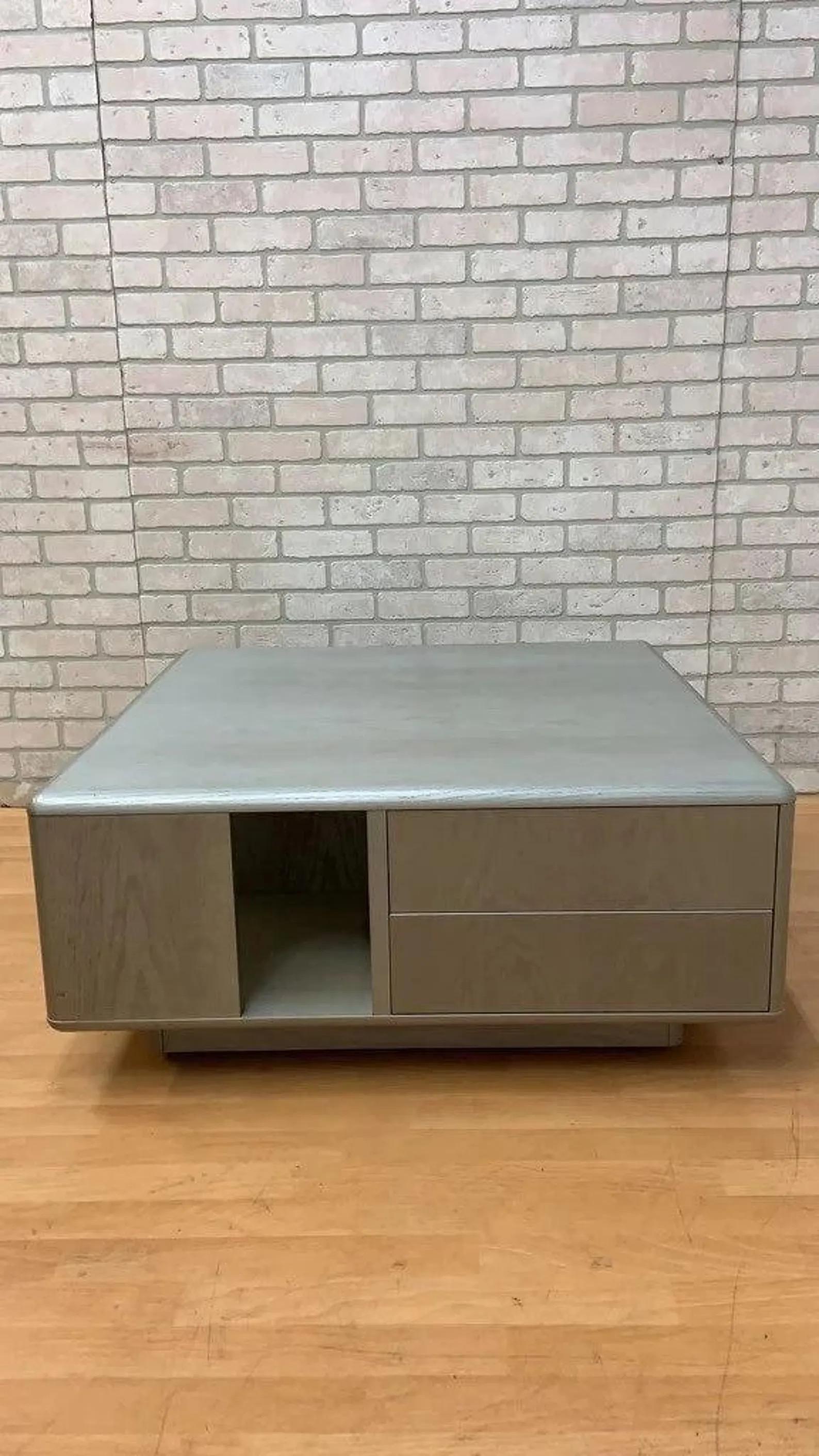 Vintage Silver Painted Wood Couchtisch im Angebot 2