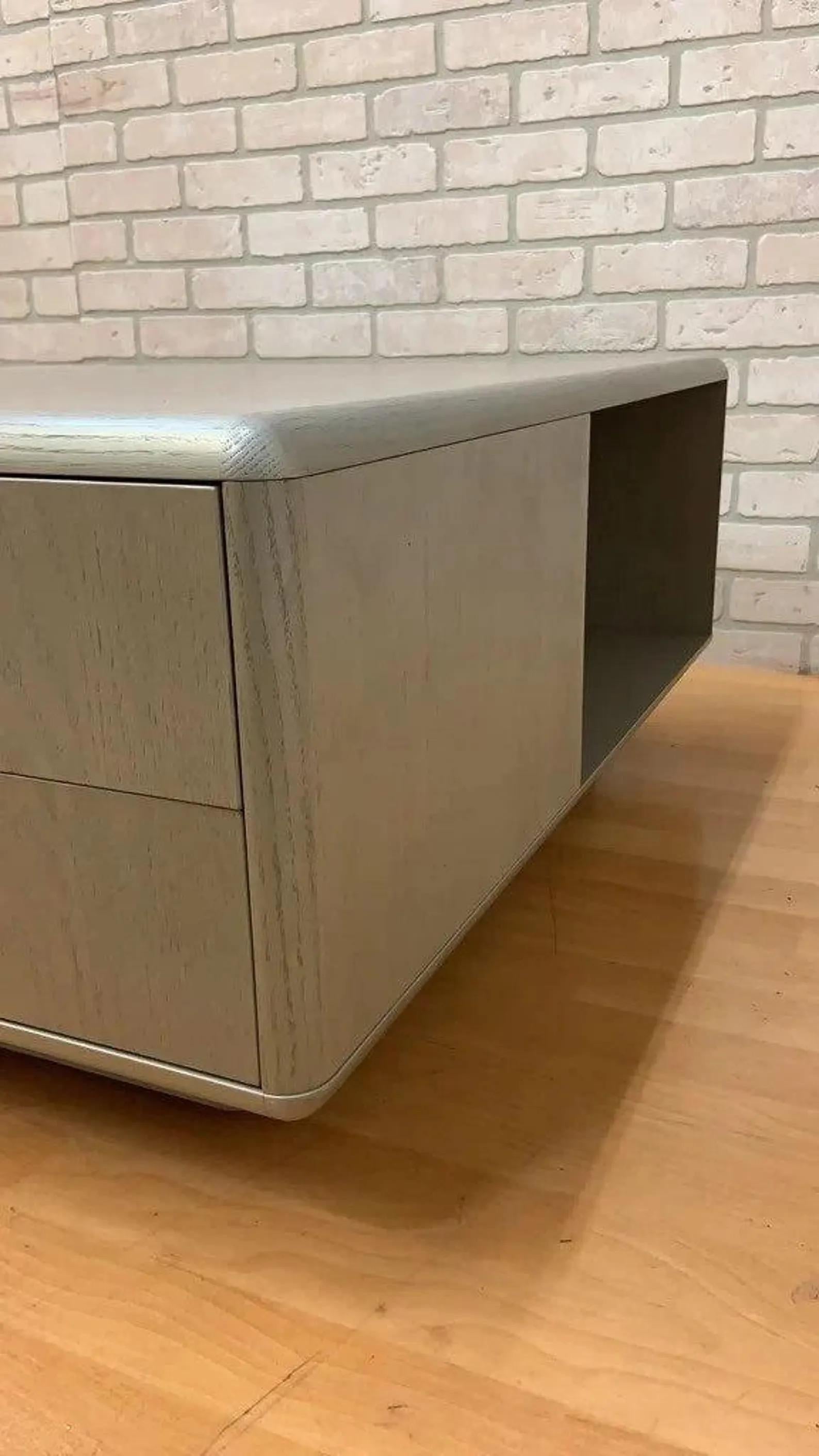 Vintage Silver Painted Wood Couchtisch im Angebot 3
