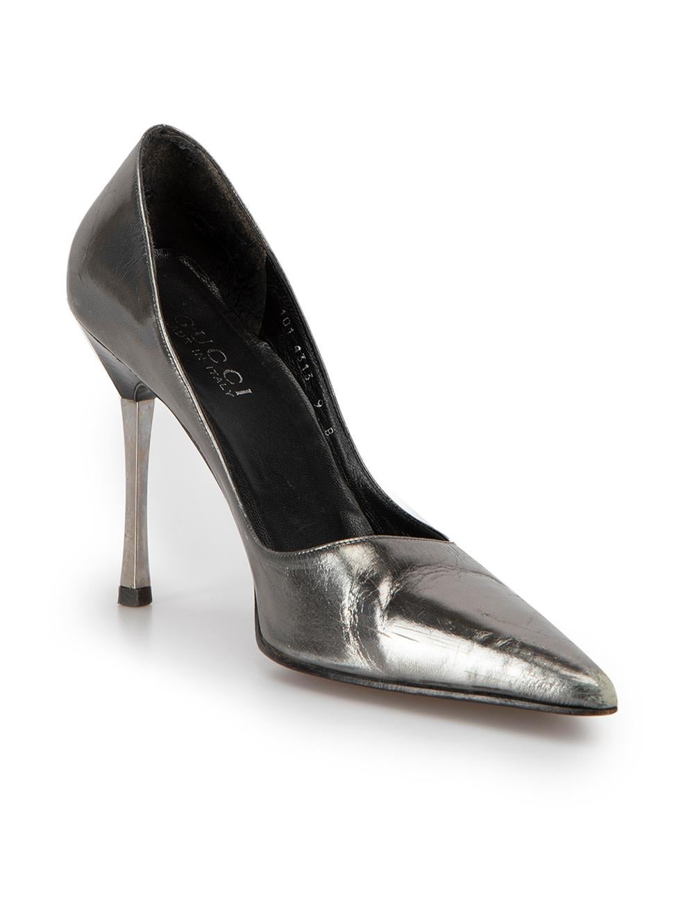 CONDITION is Good. General wear to shoes is evident. Moderate signs of wear to the exterior of leather, particularly at the toes on this used Gucci designer resale item.



Details


Silver

Patent leather

Pointed toe

Metal high heel

Insole