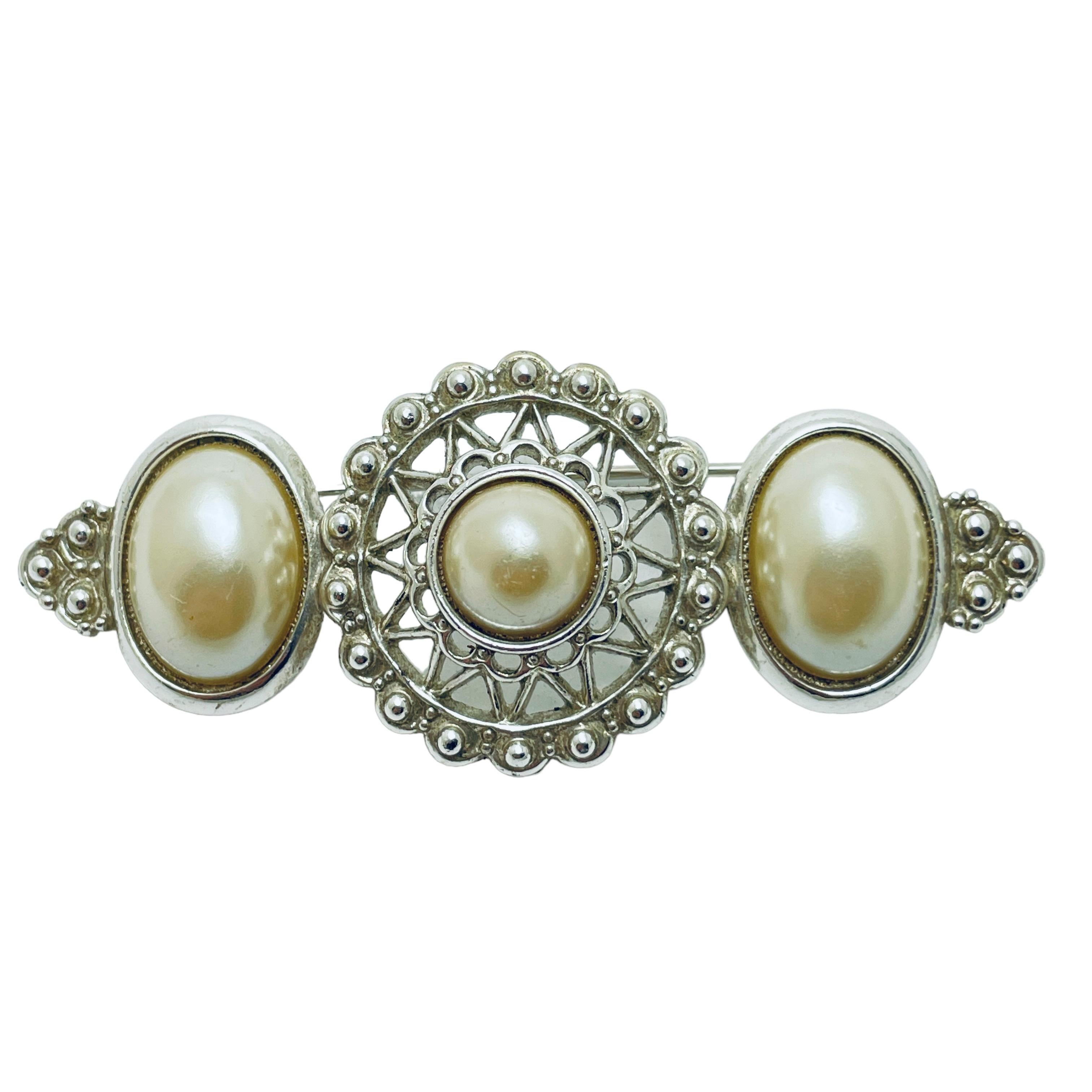 Women's or Men's Vintage silver pearls designer runway brooch For Sale