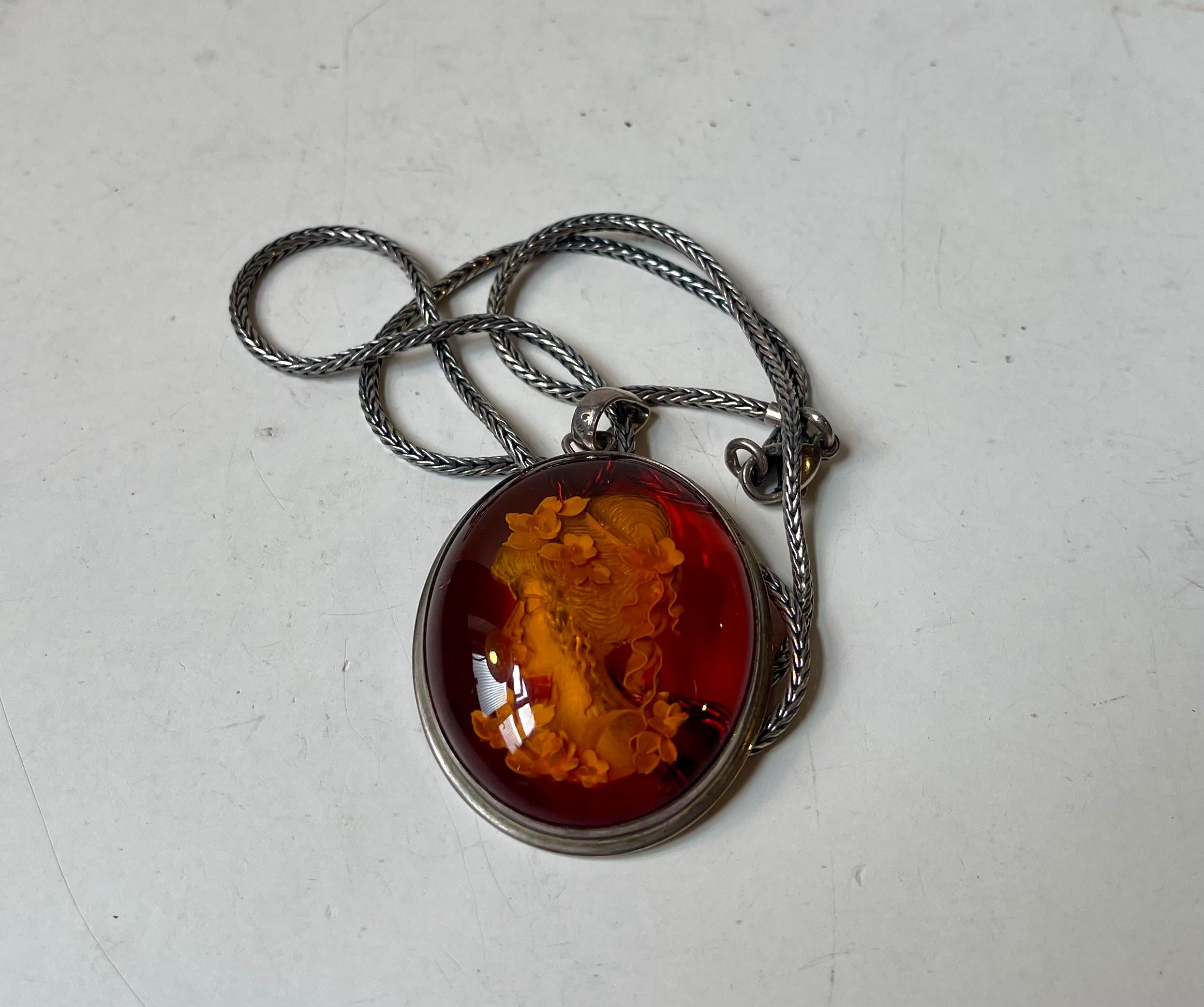 Victorian Vintage Silver Pendant Necklace with Baltic Reverse Honey Amber Cameo For Sale