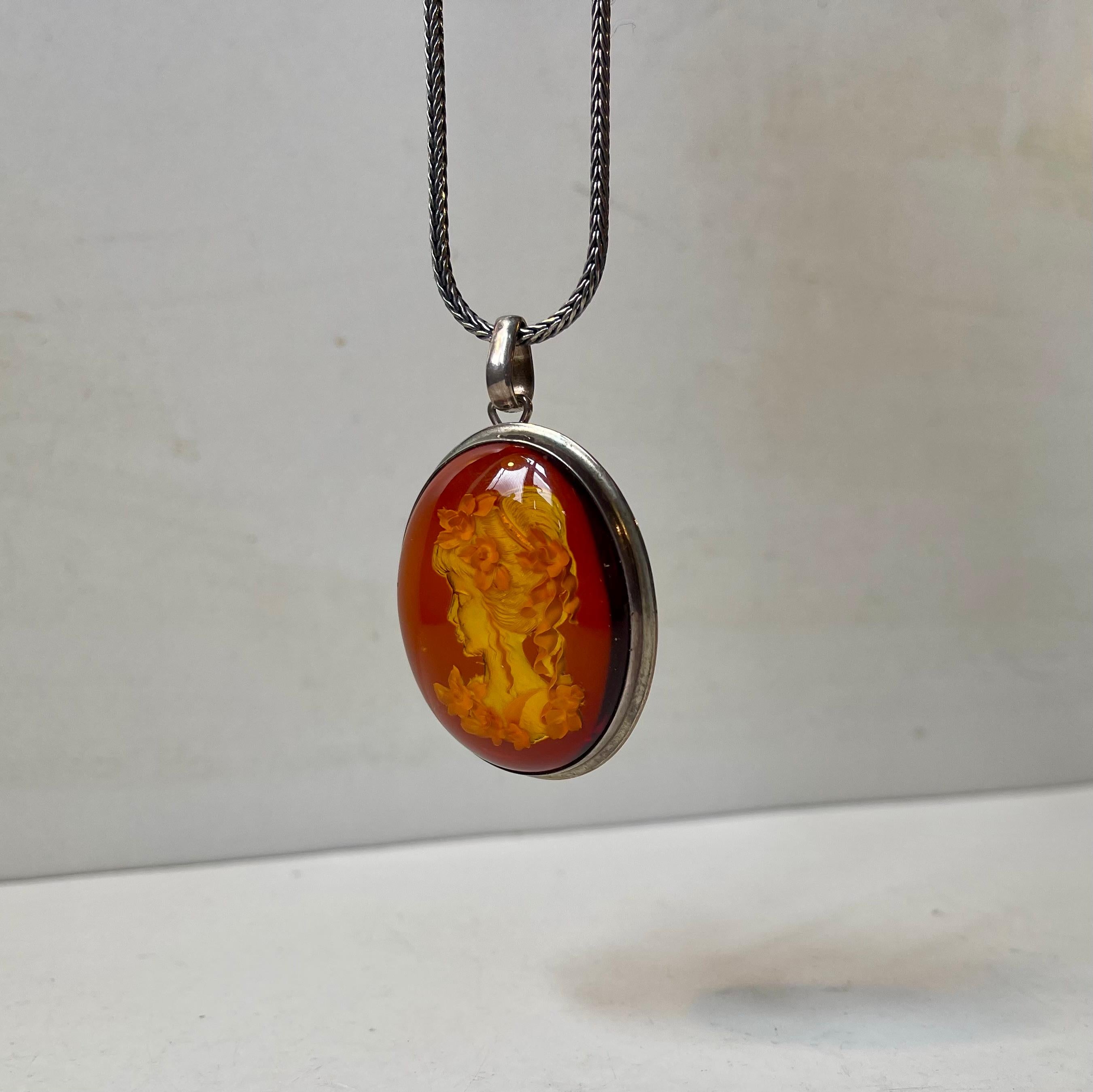 Hand-Crafted Vintage Silver Pendant Necklace with Baltic Reverse Honey Amber Cameo For Sale