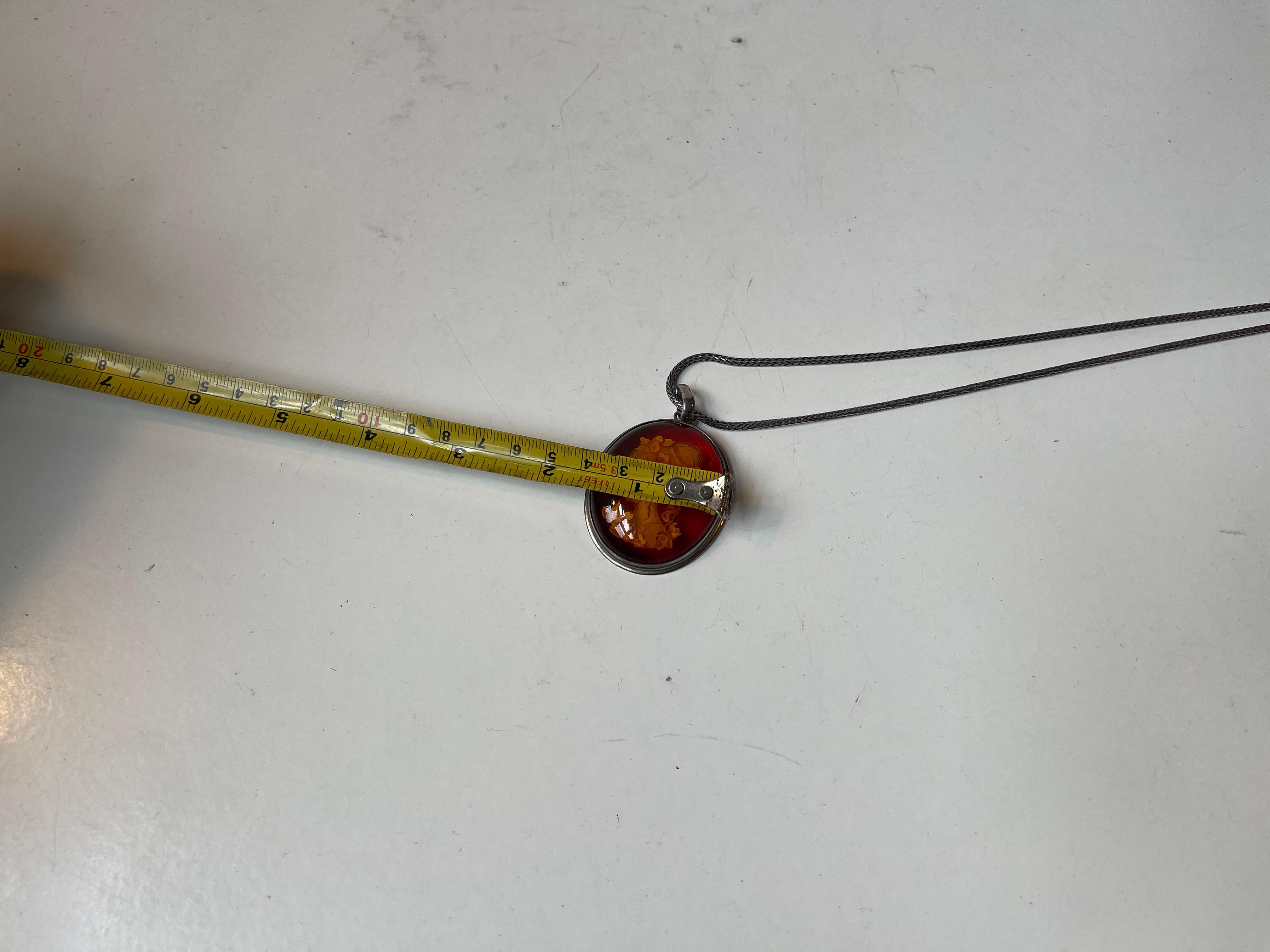 Vintage Silver Pendant Necklace with Baltic Reverse Honey Amber Cameo For Sale 1
