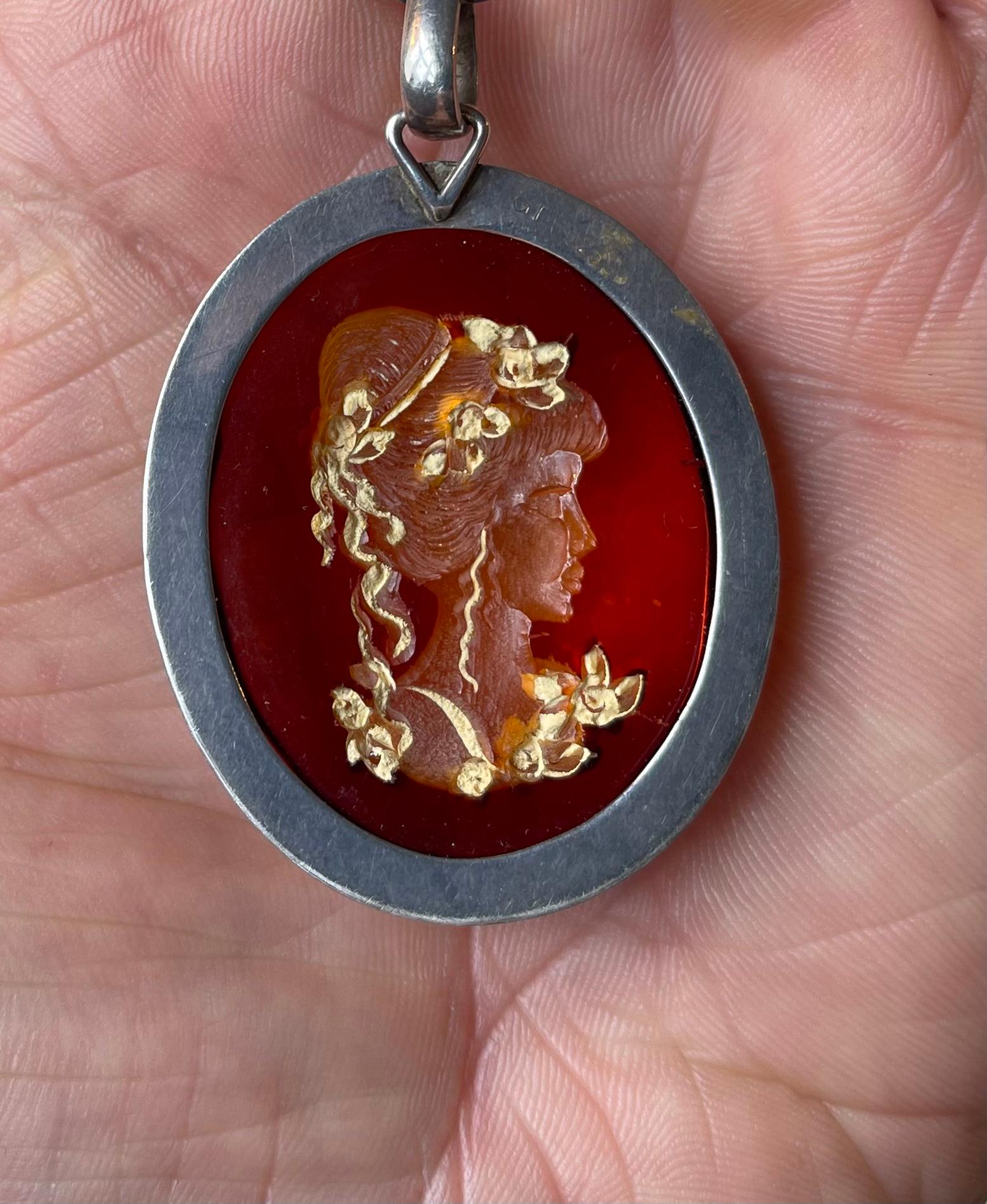 Vintage Silver Pendant Necklace with Baltic Reverse Honey Amber Cameo For Sale 2