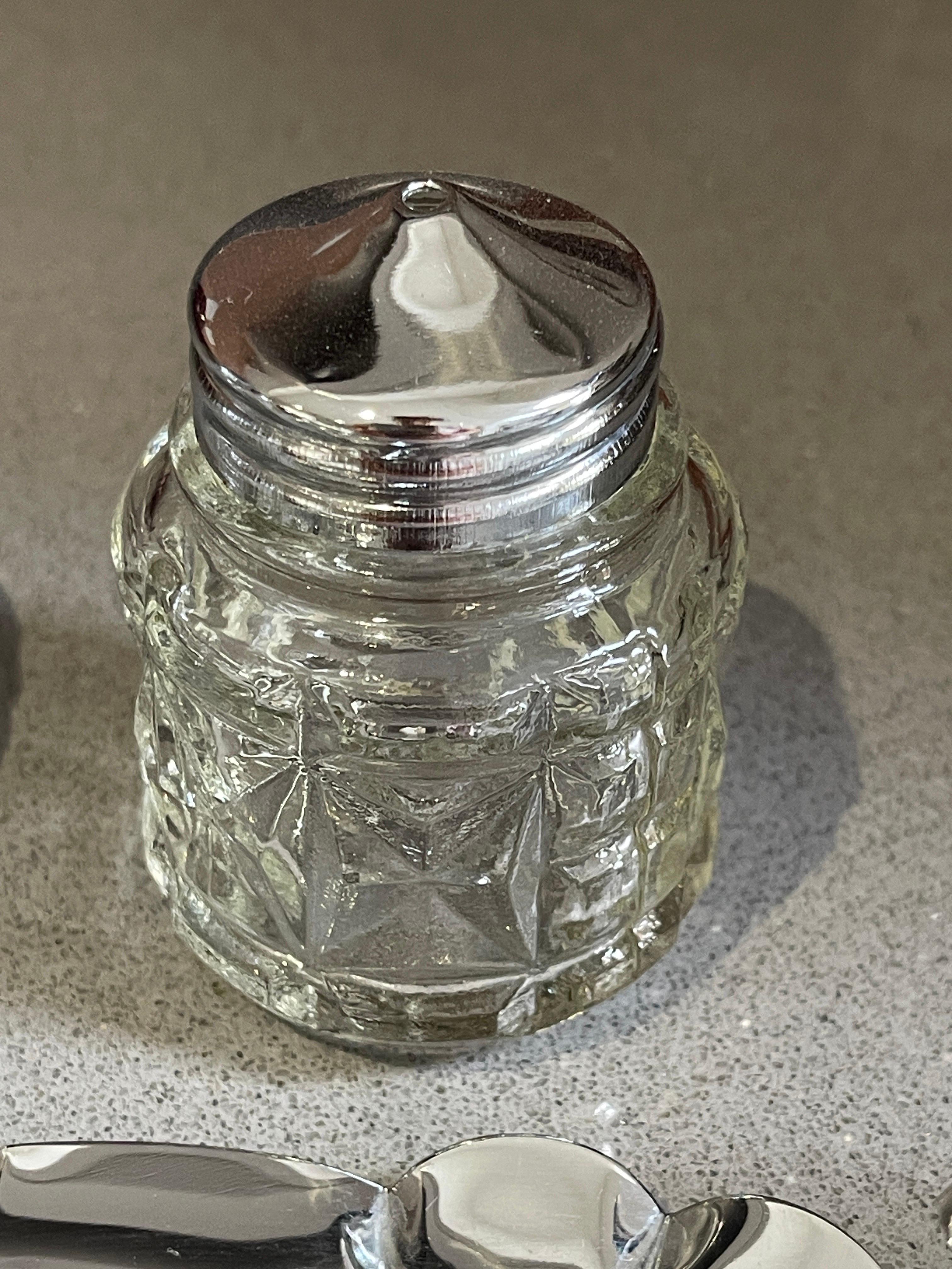 Vintage Silver Pfeffer & Salz Shaker,  Ein Satz Salz Shakers Kristall mit Tablett im Angebot 2