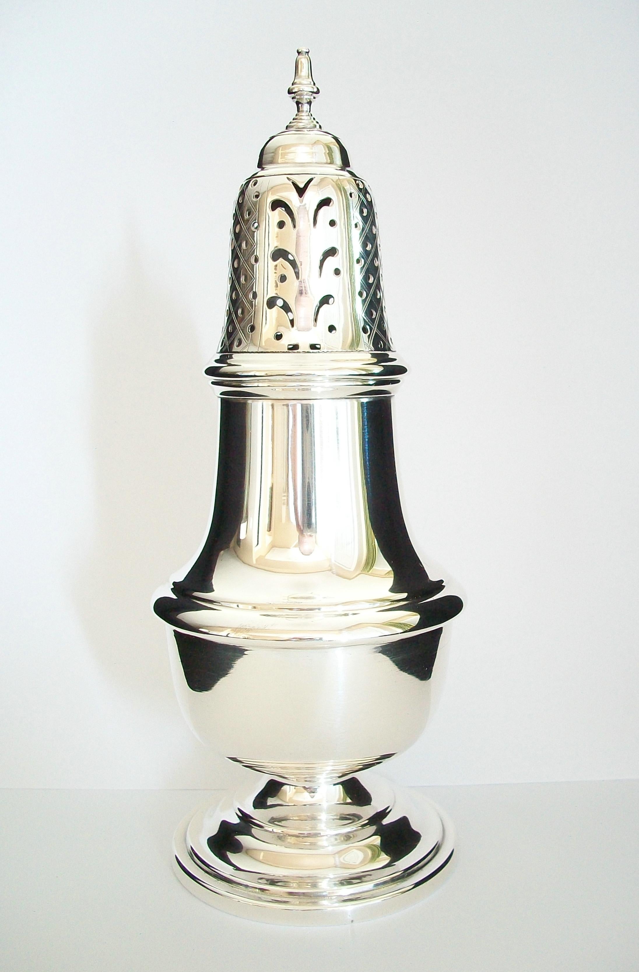 Vintage silver plate Muffineer sugar castor - pierced and chased details to the top - maker's mark on the bottom (unknown/unidentified) - United Kingdom - mid 20th century.

Excellent vintage condition - all original - minor surface scratches -