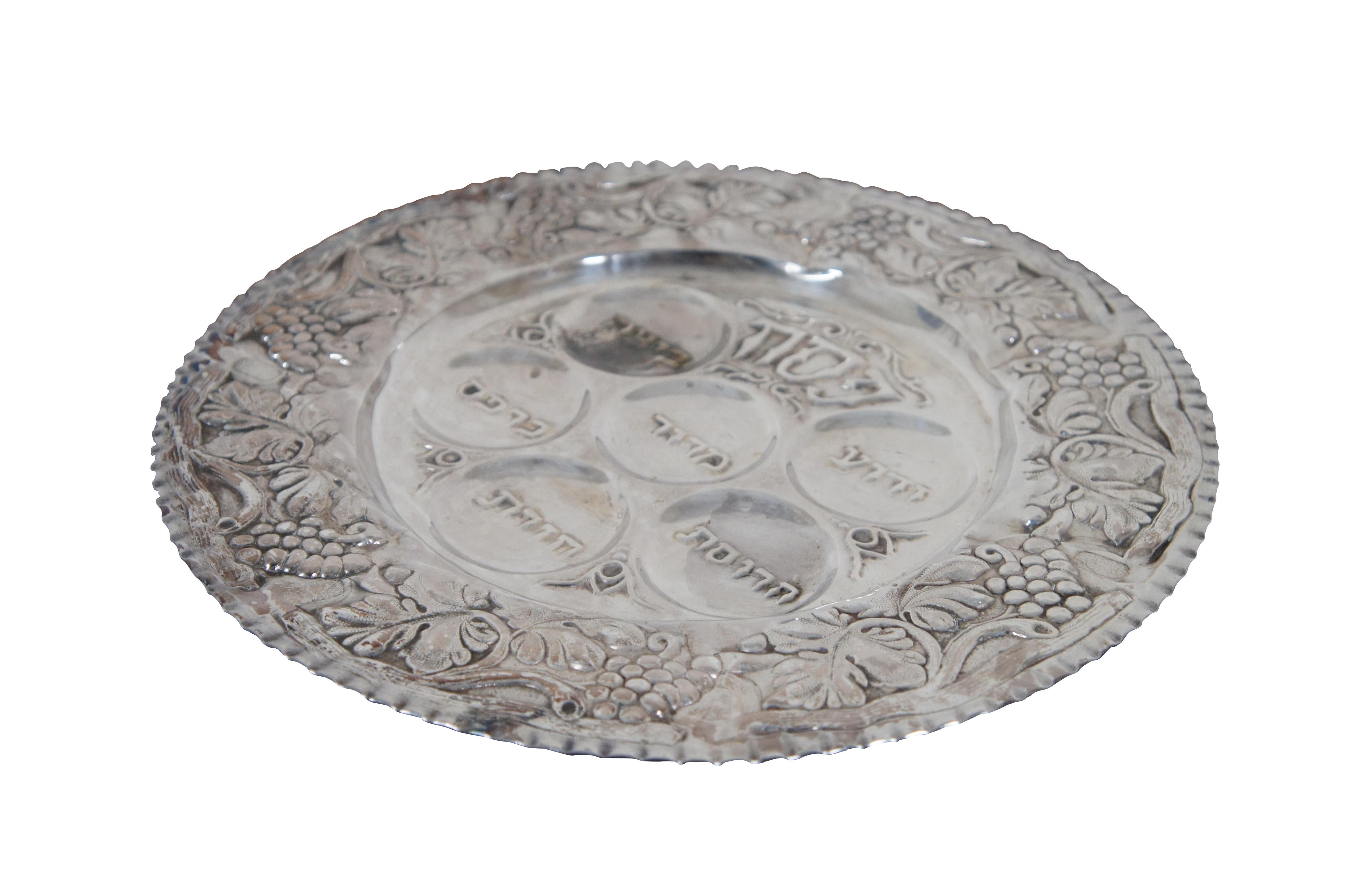 Vintage Jewish / Judaica Passover Pesach Sedar plate featuring low relief detail with grapevine and leaves and scalloped edge.

Dimensions:
12.75