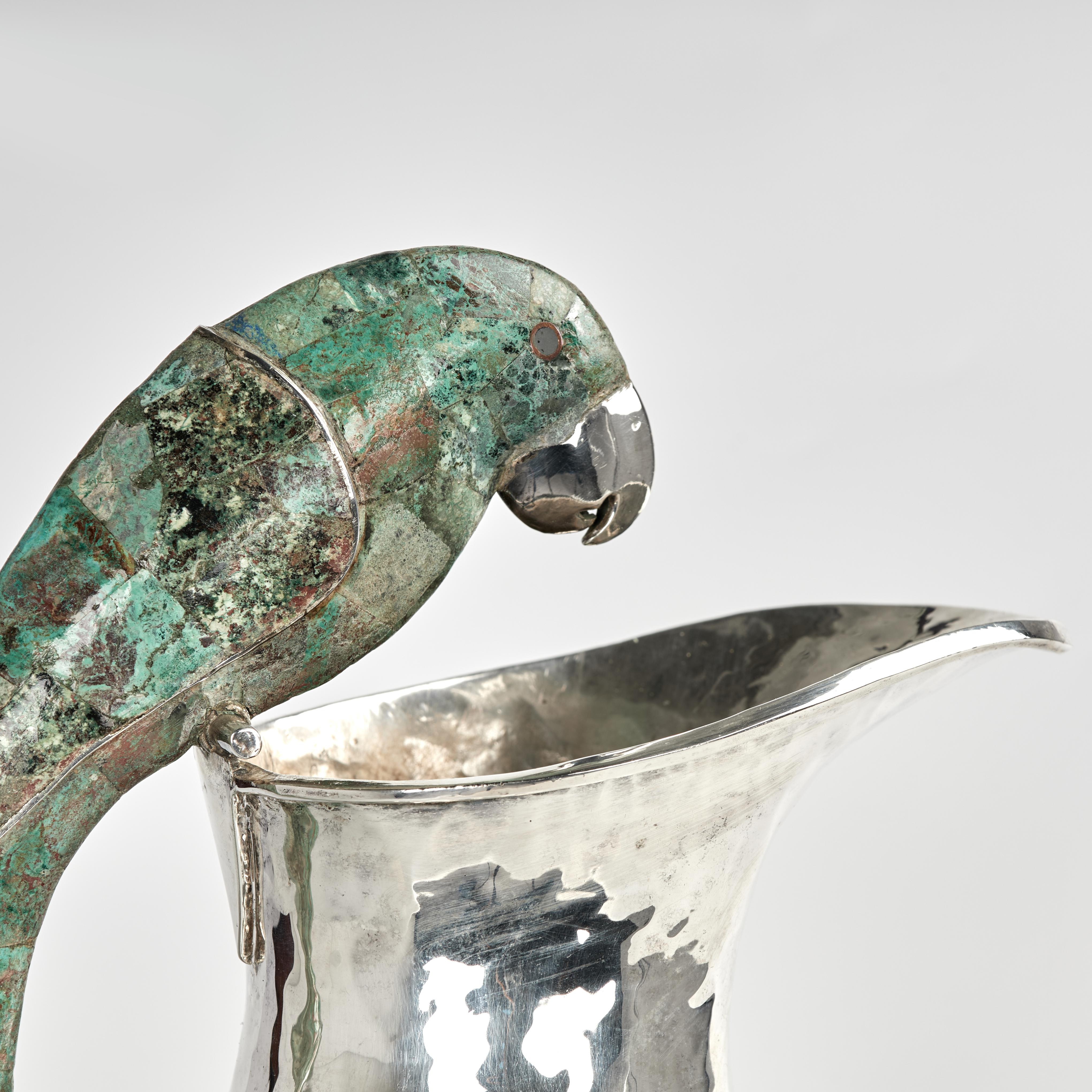 Mexicain Vintage Silver Plate Pitcher with Parrot Handle (Pichet en métal argenté avec anse en forme de perroquet) en vente