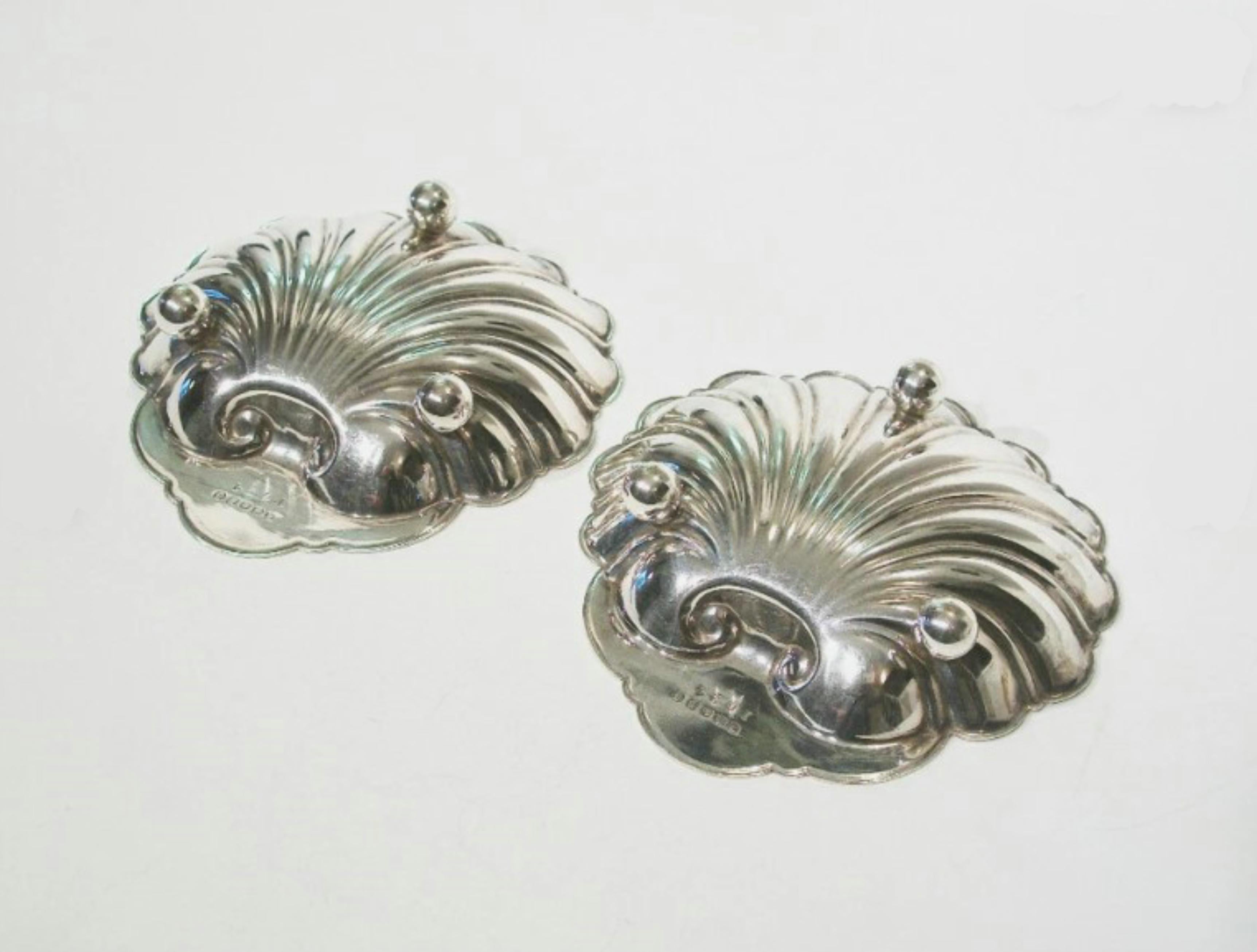 Vintage Silver Plate Shell Dishes - Frosted Glass Liners - U.K. - Circa 1940 For Sale 3