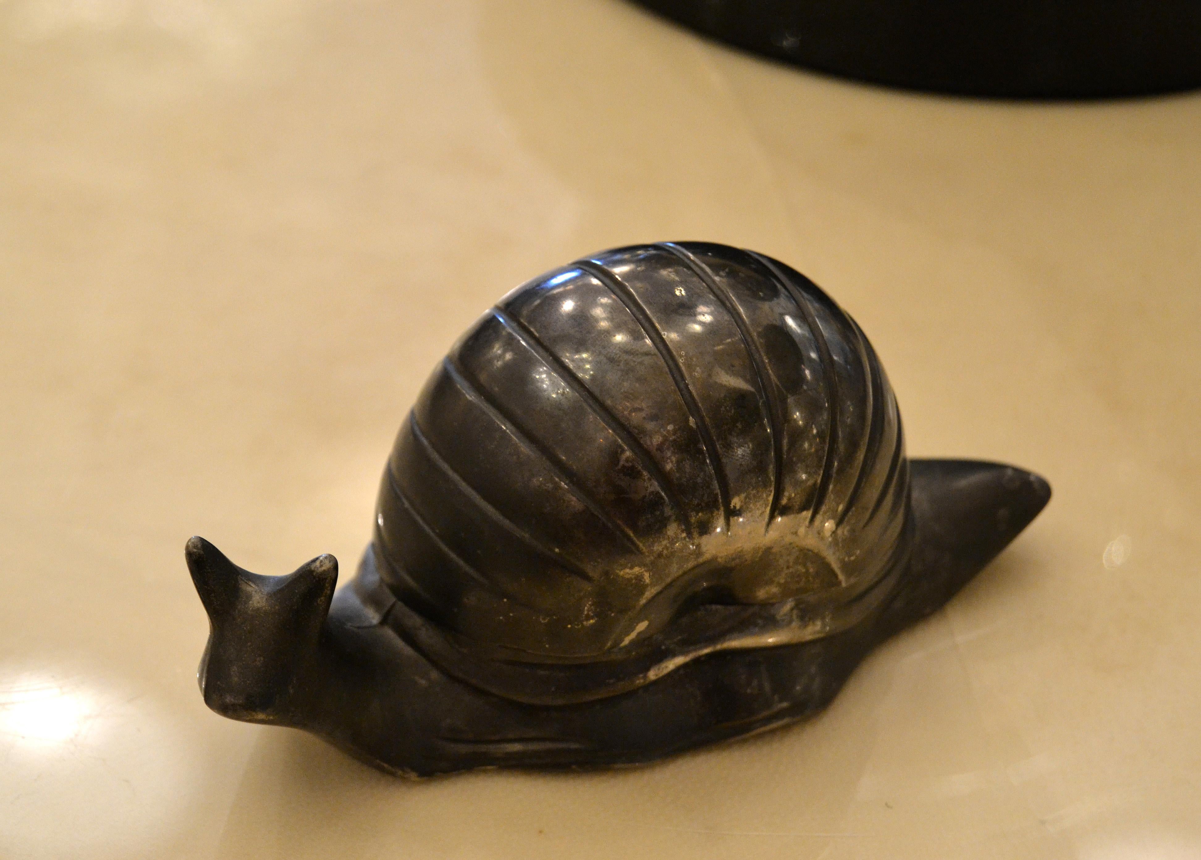 Mid-Century Modern Vintage Silver Plate Snail Salt Dish Spice Dish with Glass Inlay en vente