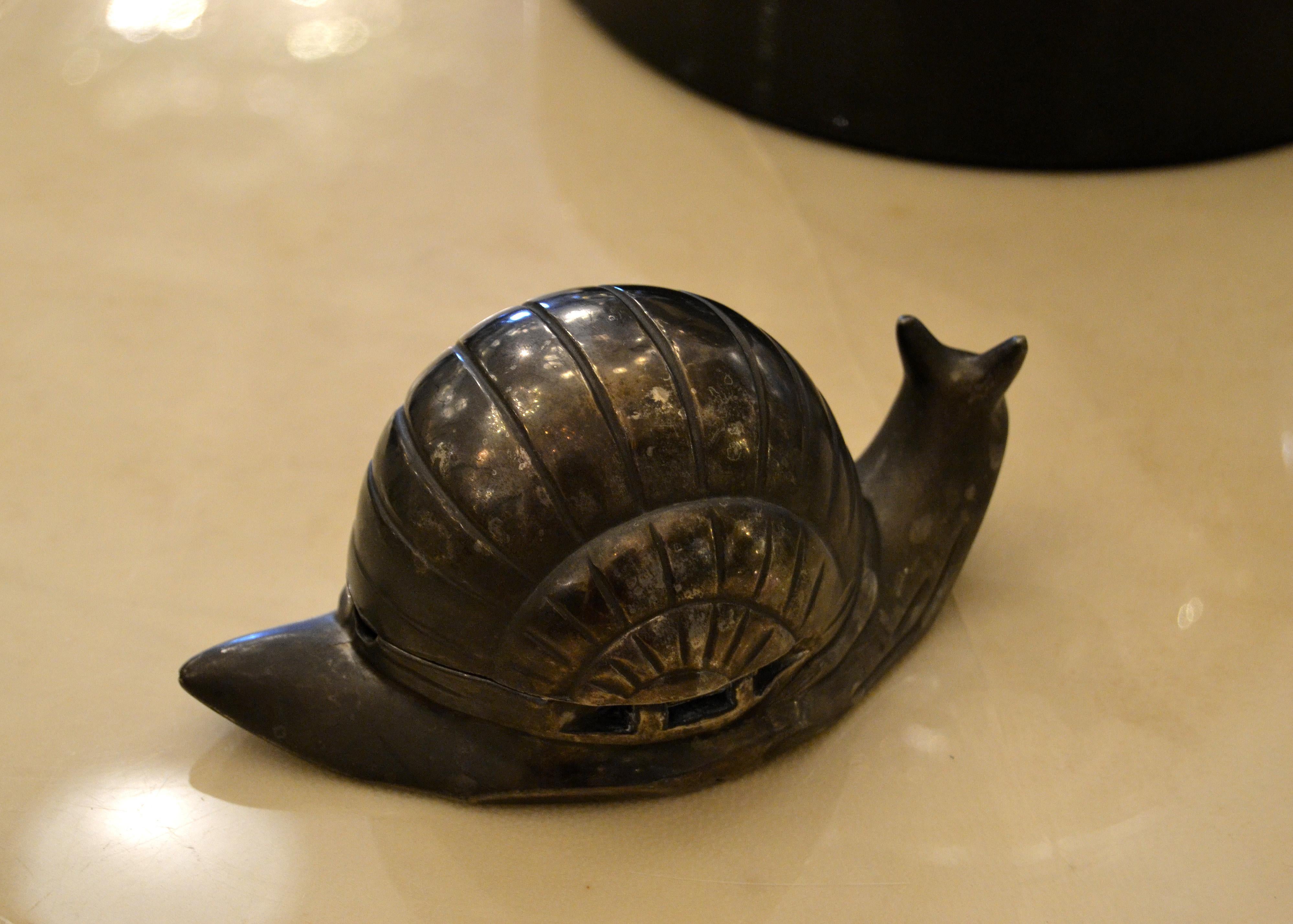 Fait main Vintage Silver Plate Snail Salt Dish Spice Dish with Glass Inlay en vente