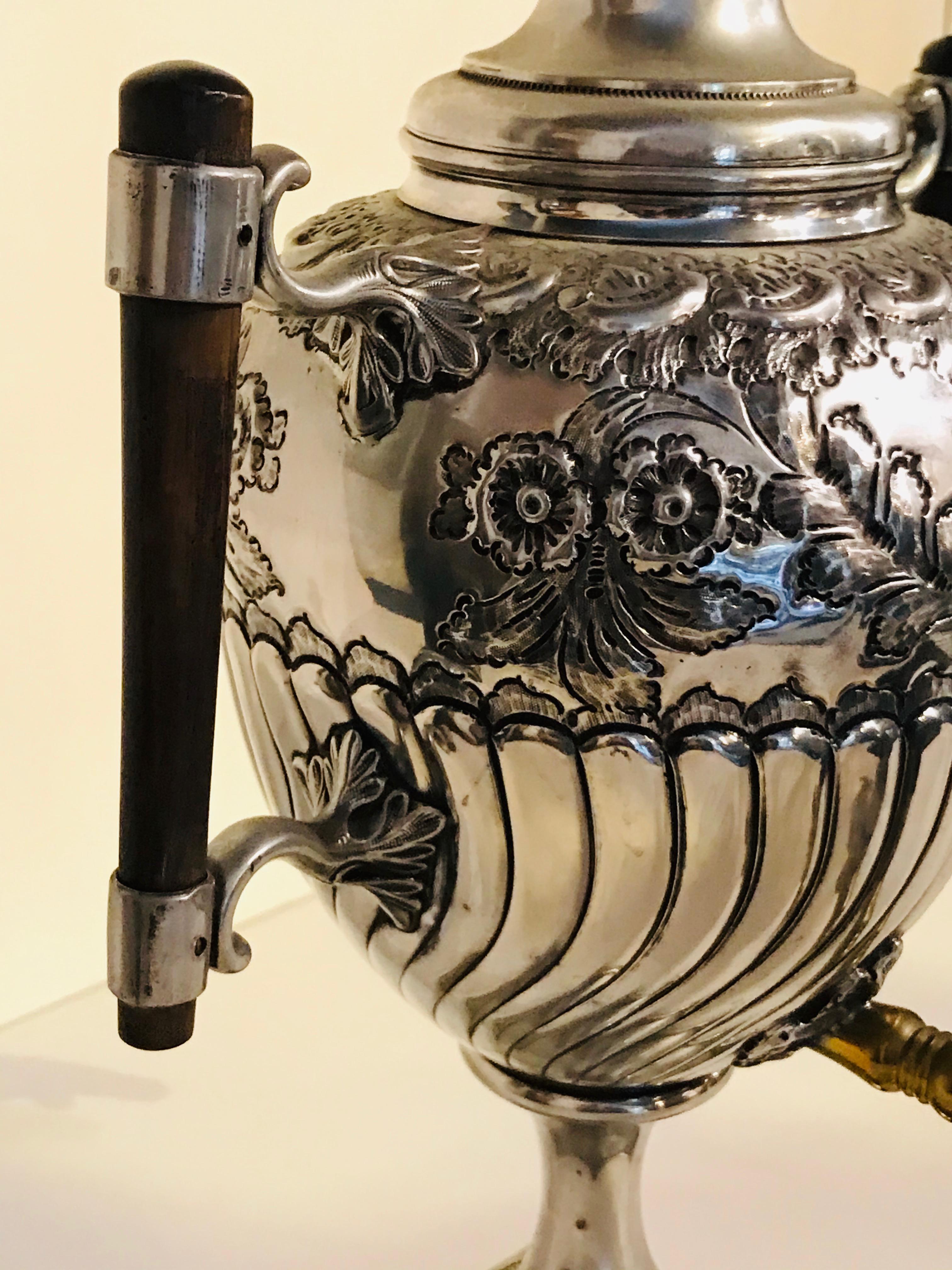 Vintage Silber Platte Tee Urne im Zustand „Gut“ im Angebot in Charlottesville, VA
