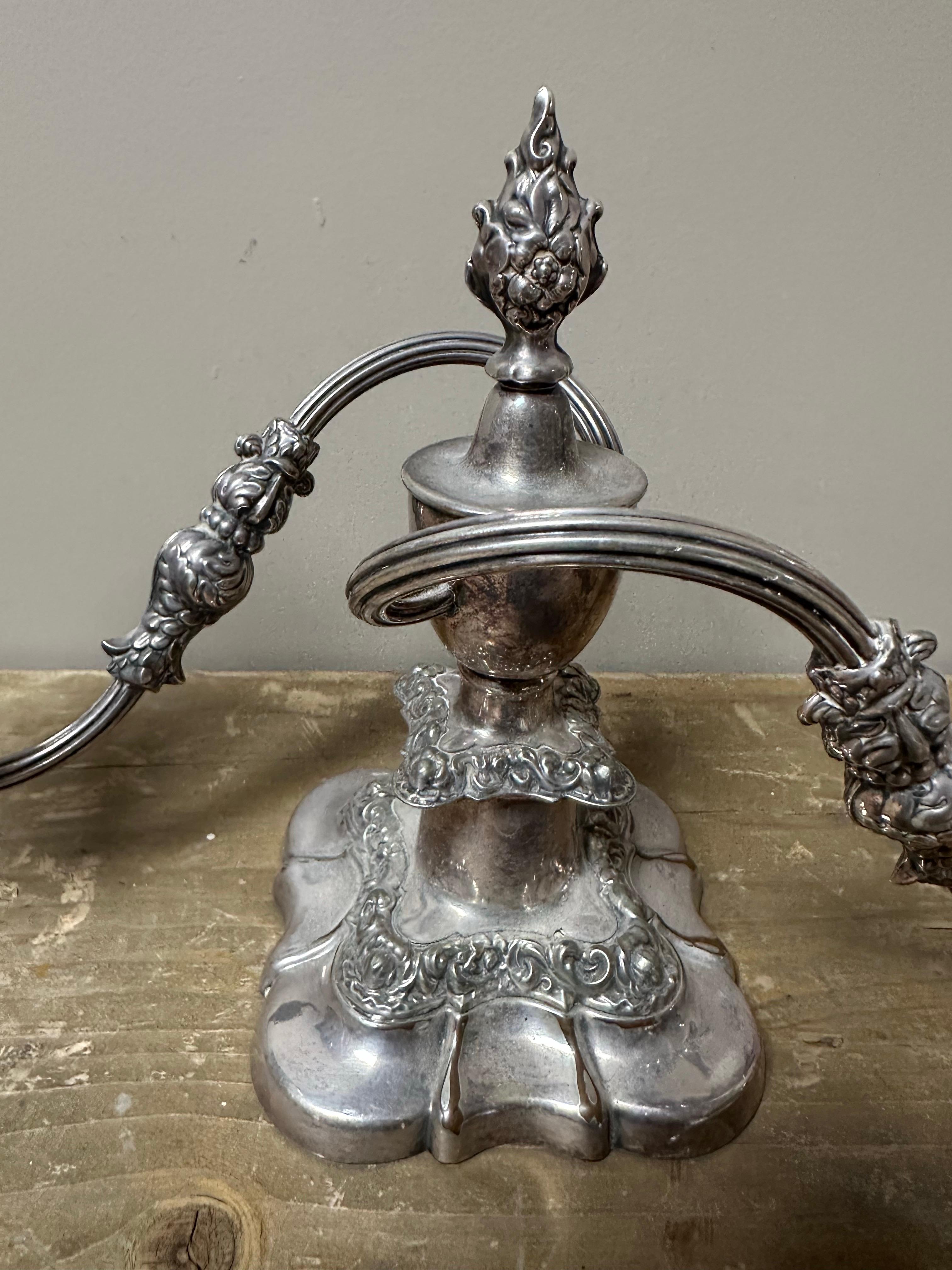 Candelabro d'epoca a 2 bracci placcato in argento in vendita 7