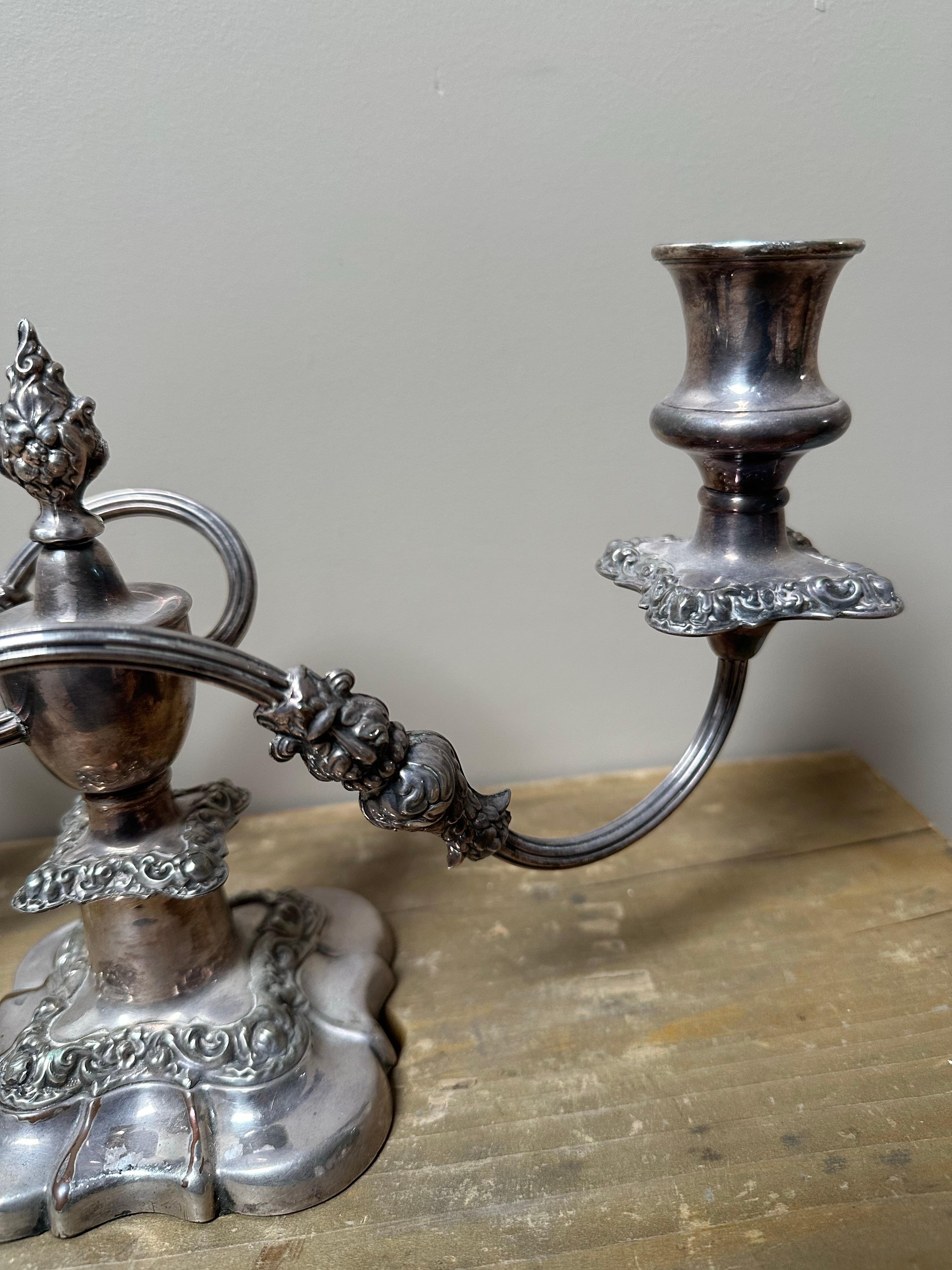 XX secolo Candelabro d'epoca a 2 bracci placcato in argento in vendita