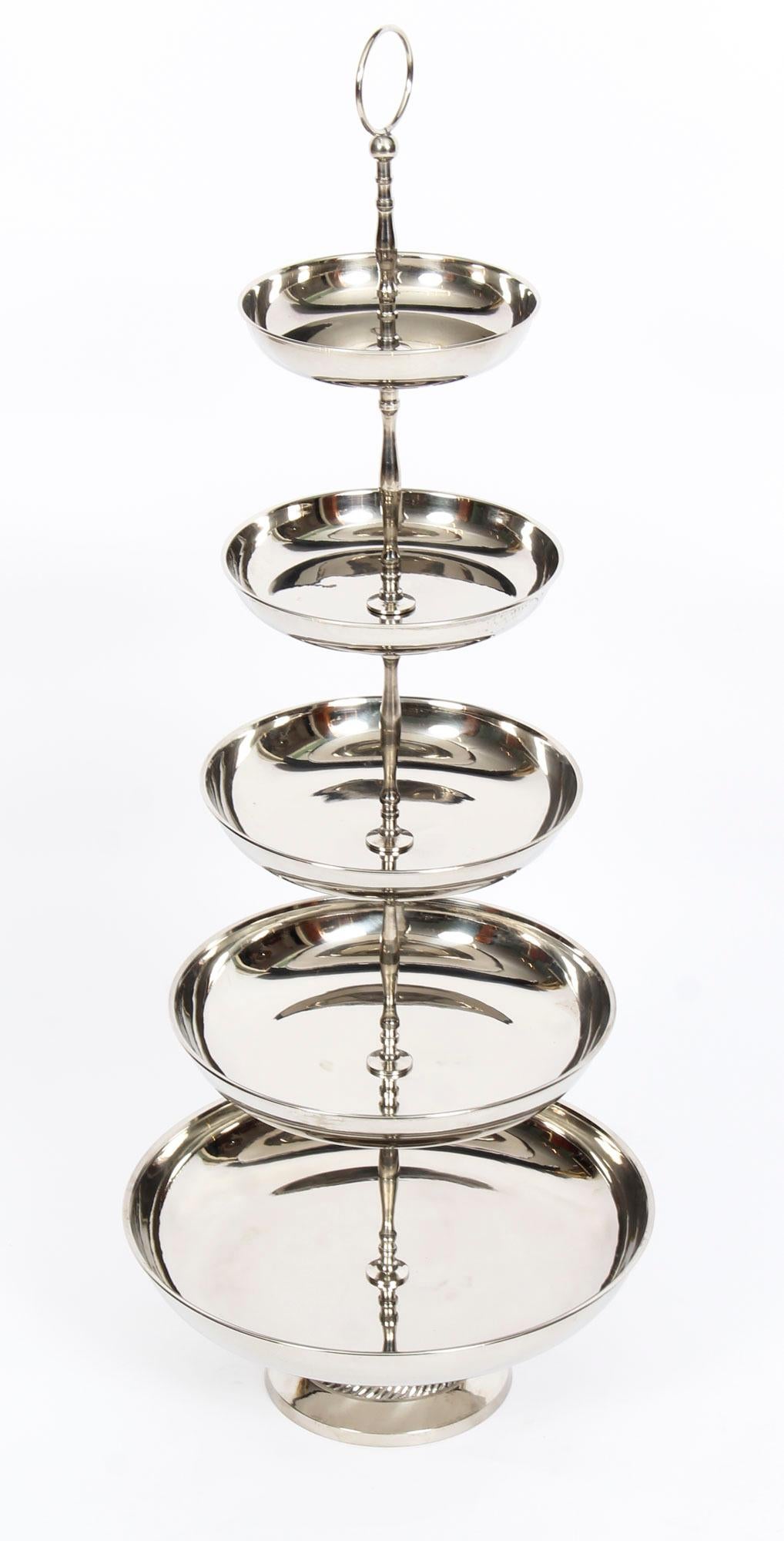 This is a delightful silver plated cake stand, ideal for displaying your cup cakes or confectionary.

There is no mistaking the high quality and superb design, which is certain to make it a useful as well as a beautiful addition to your tableware