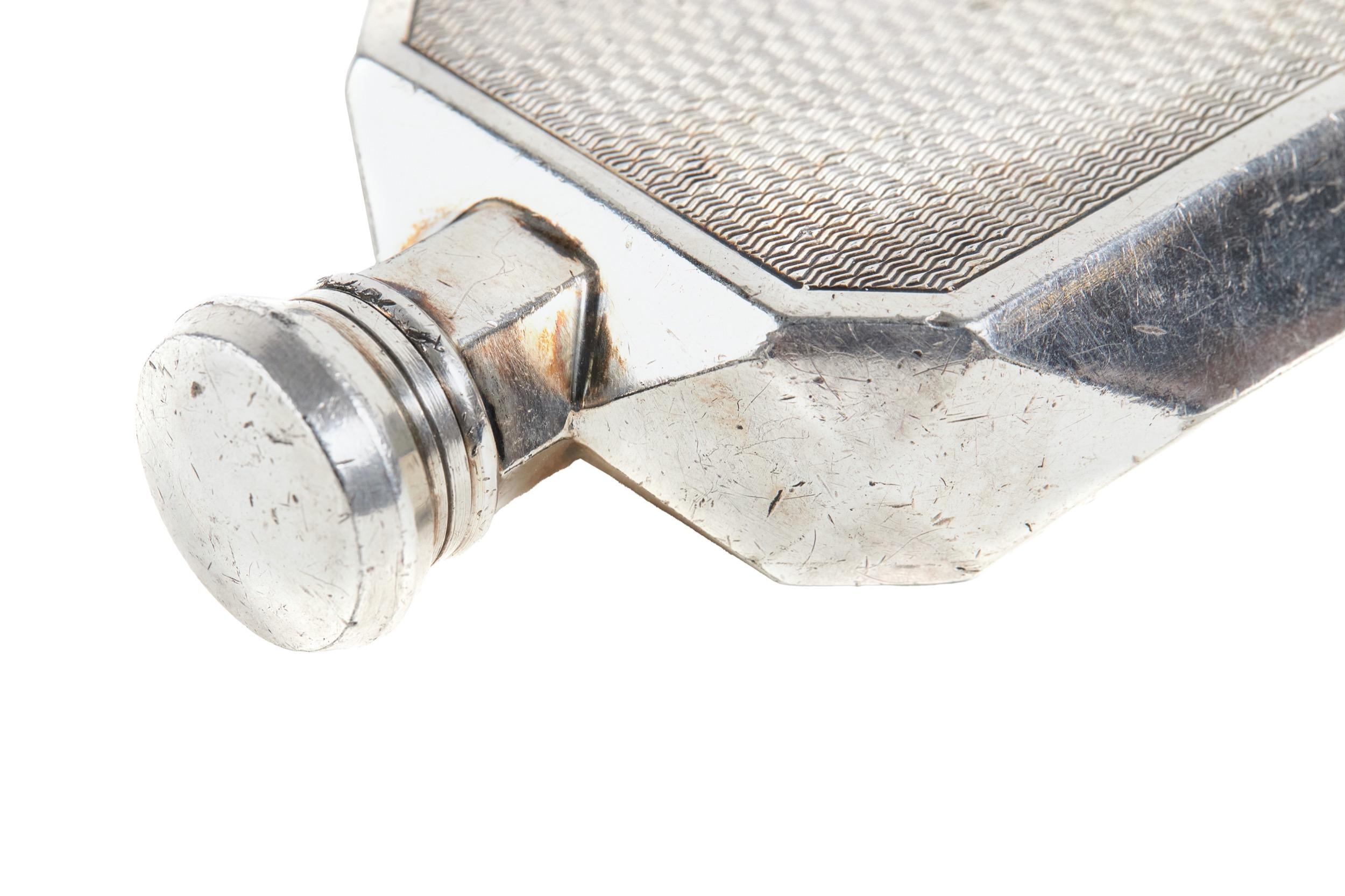 Début du 20ème siècle Flask de radiateur à hanche vintage en métal argenté de James Dixon en vente
