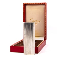 A. Silver placcato d'argento Cartier Les Must Accendino in scatola anni '70