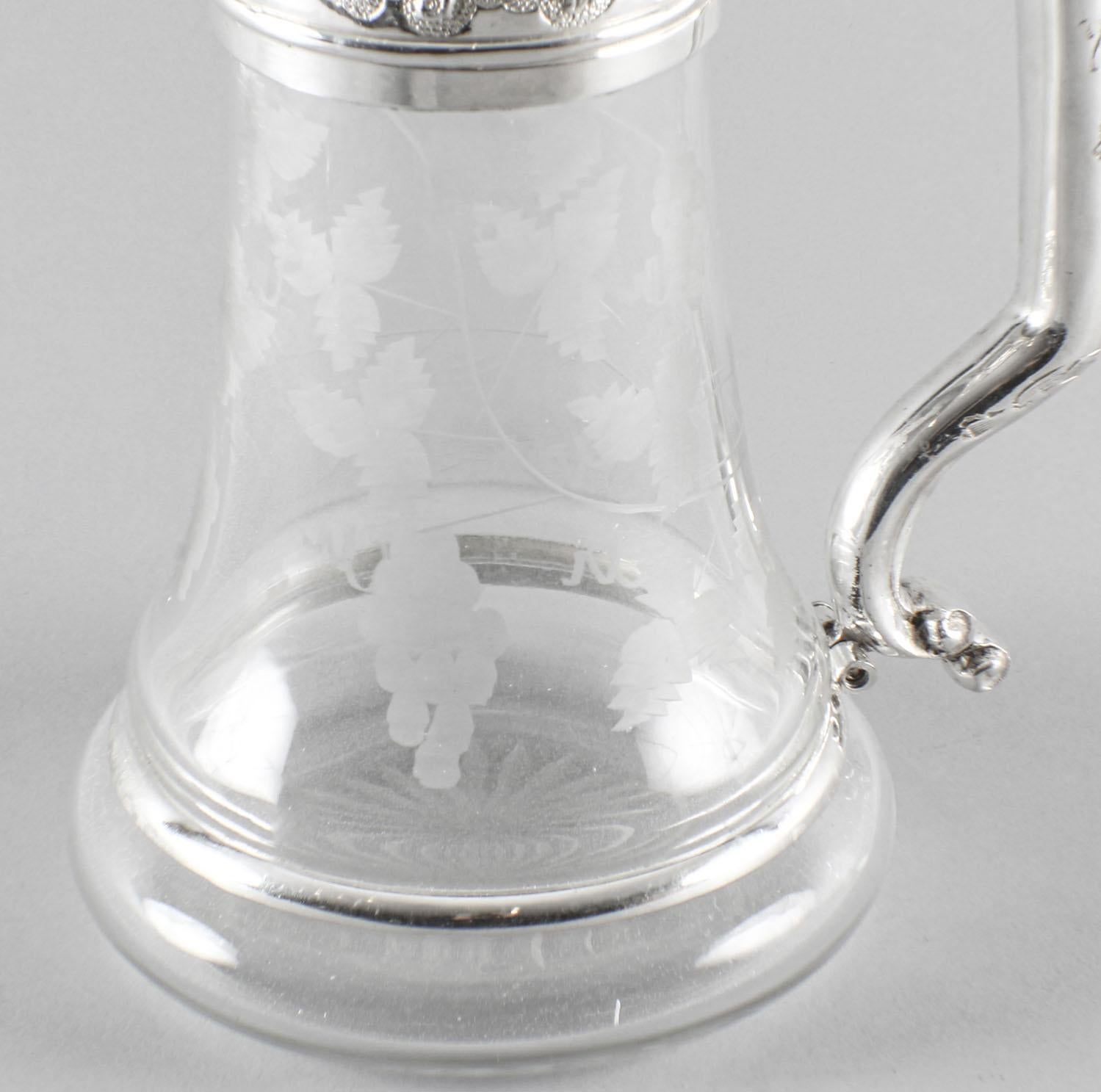 Vintage Silver Plated Claret Jug Decanter Lion Shield 20th Century In Good Condition In London, GB