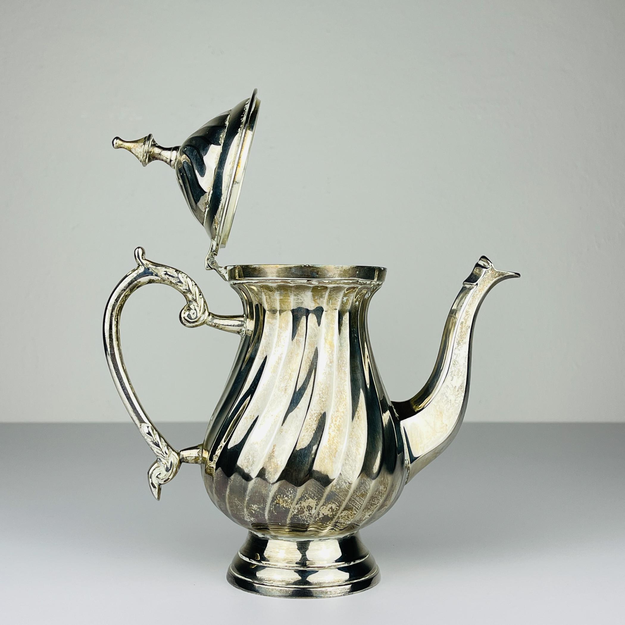 italien Cafetière vintage en métal argenté par Royal Sheffield, Angleterre, années 1950 en vente