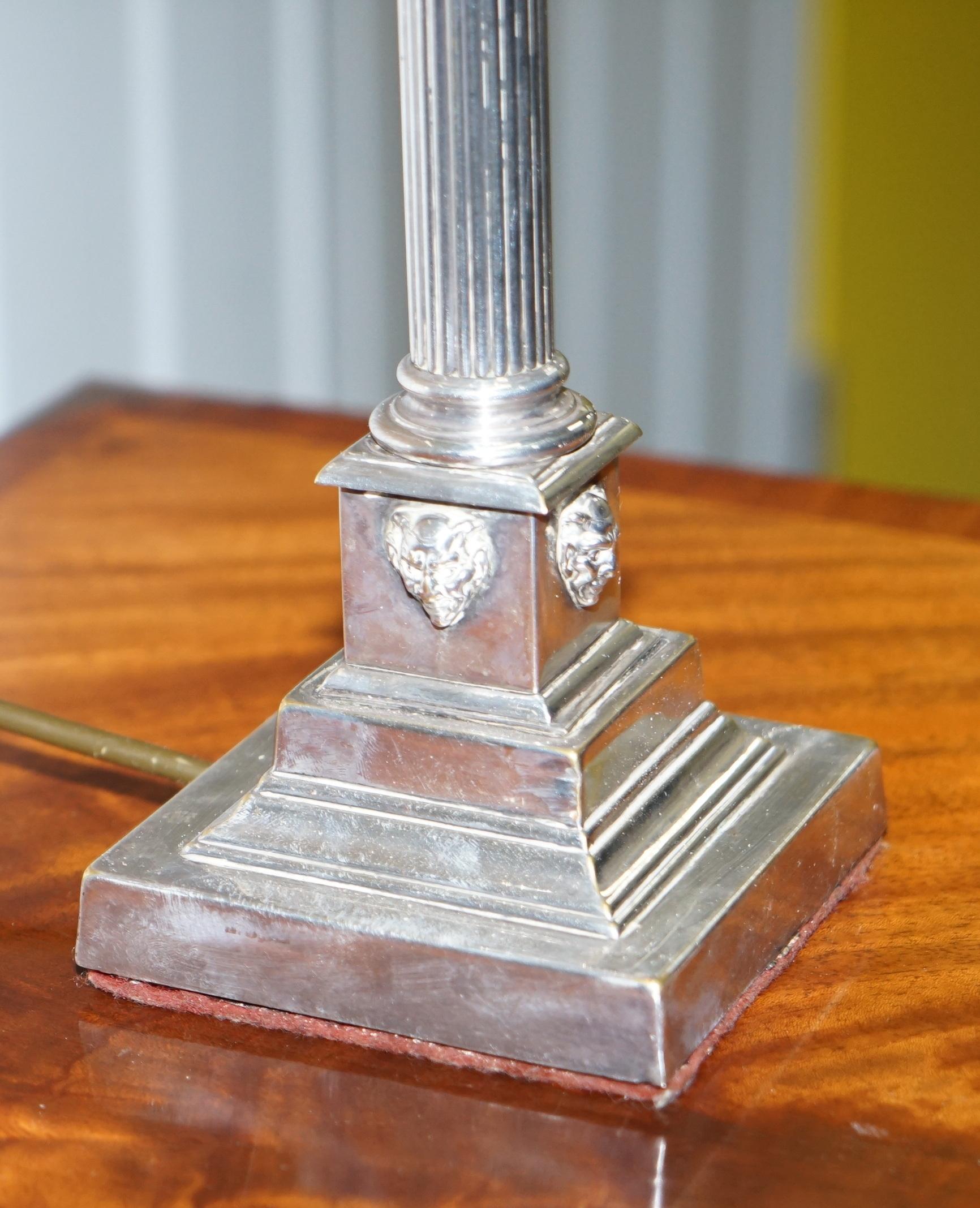 Lampe de bureau colonne Nelsons vintage à pilier corinthien plaqué argent en vente 4