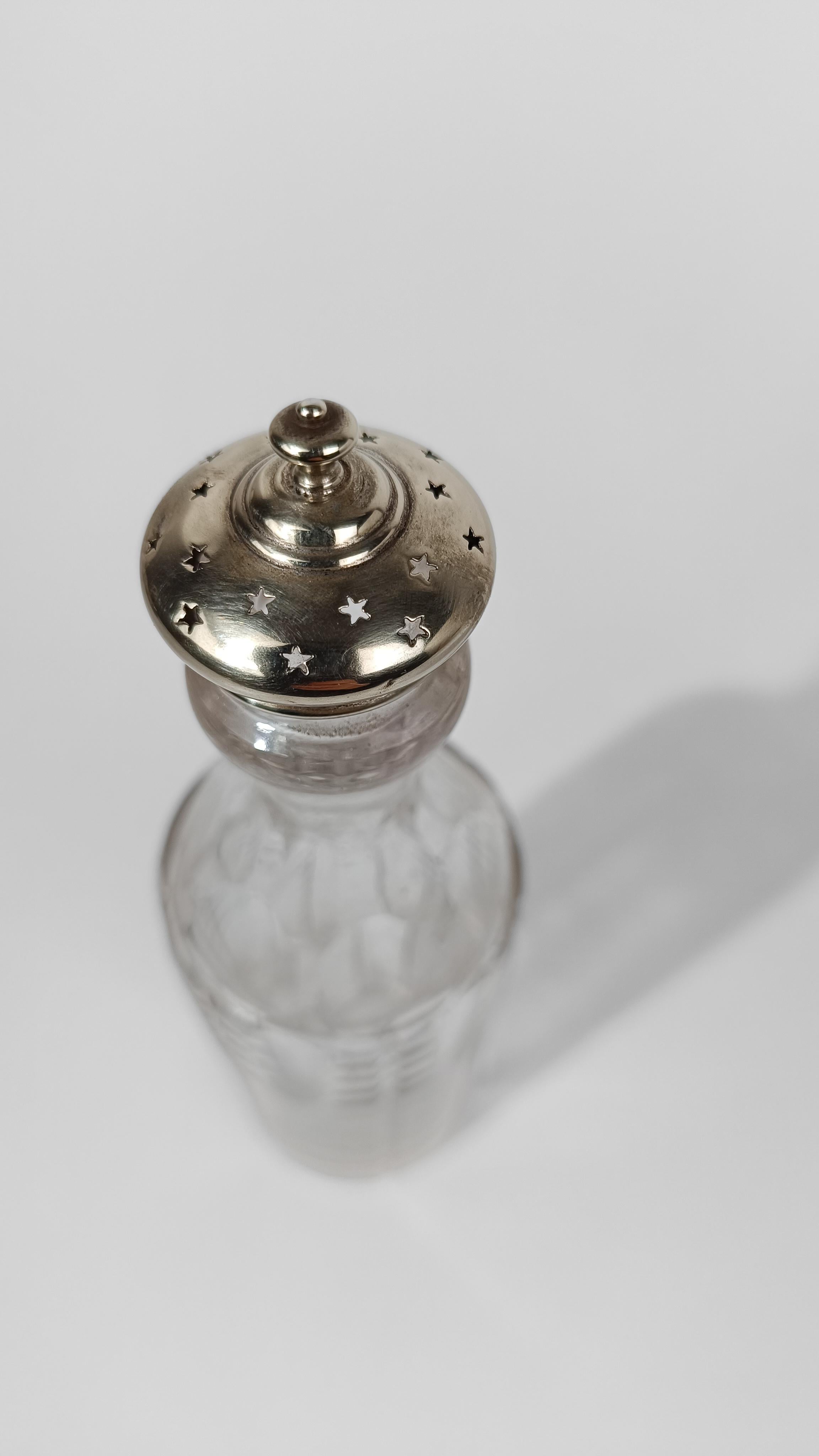 Ensemble de burettes vintage en métal argenté avec bouteilles en cristal taillé et biseauté, années 50 en vente 4