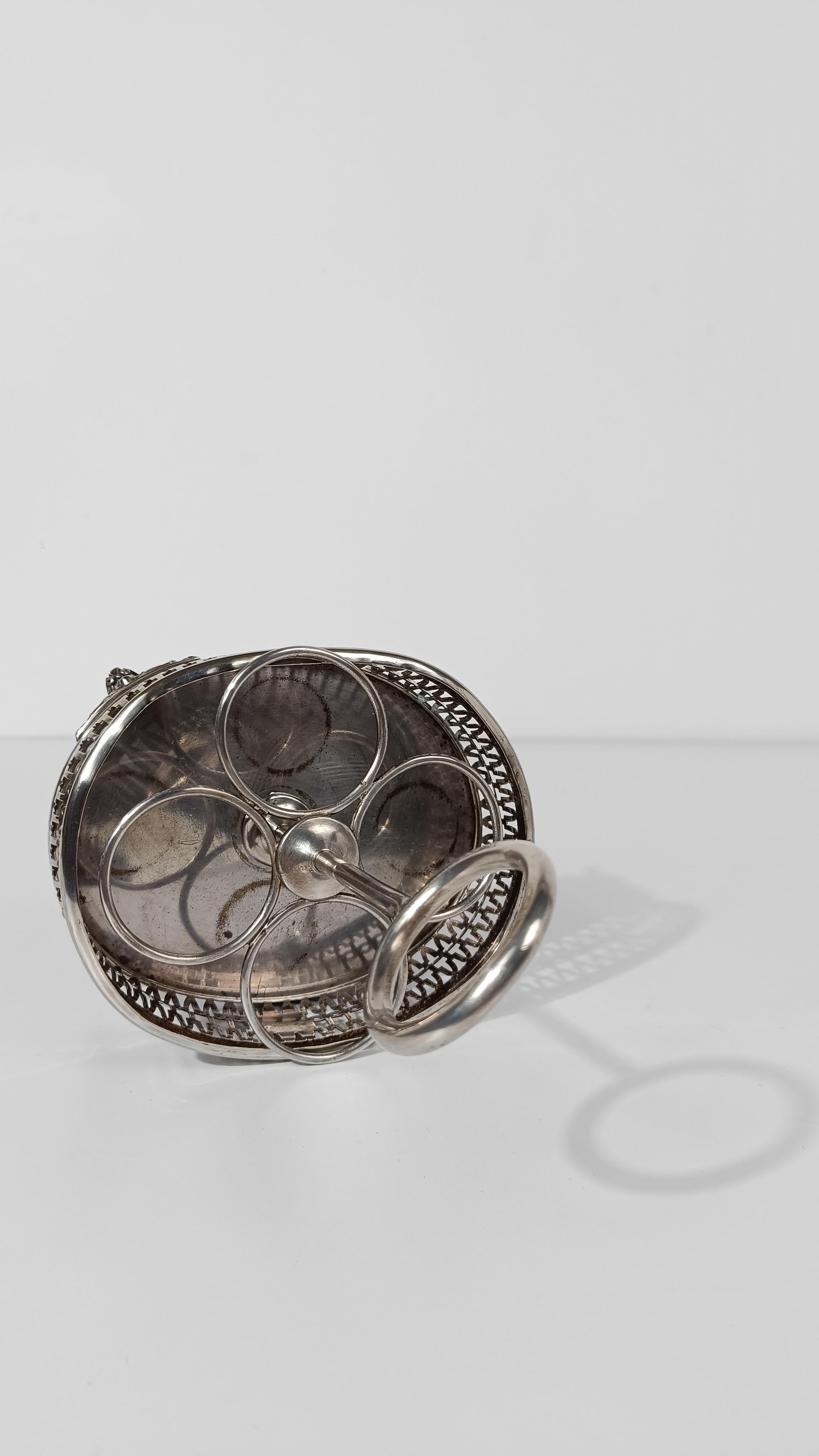 Ensemble de burettes vintage en métal argenté avec bouteilles en cristal taillé et biseauté, années 50 Bon état - En vente à Roma, IT