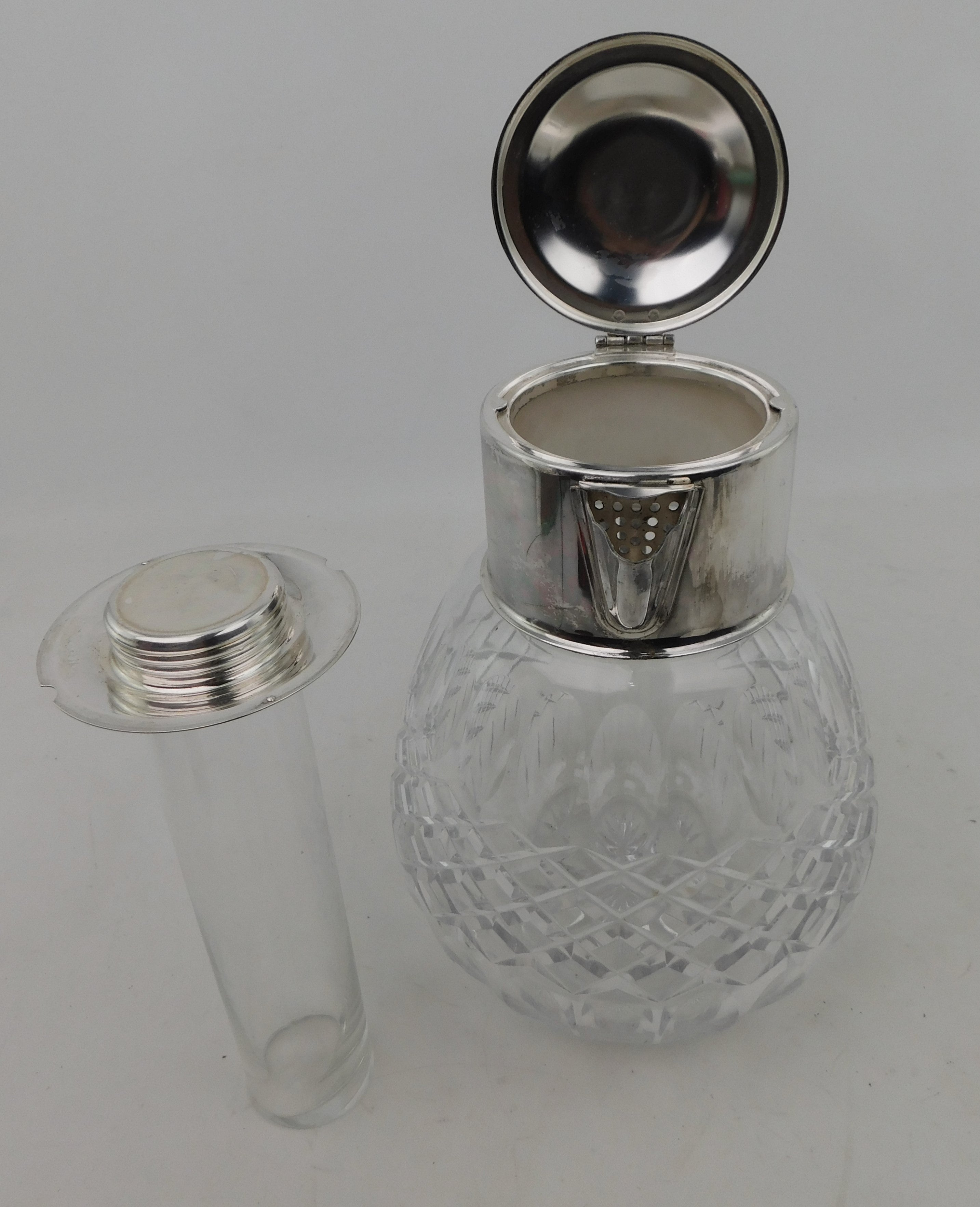 Versilberter Vintage-Krug aus Kristall mit Glaskühler im Zustand „Gut“ im Angebot in Hamilton, Ontario