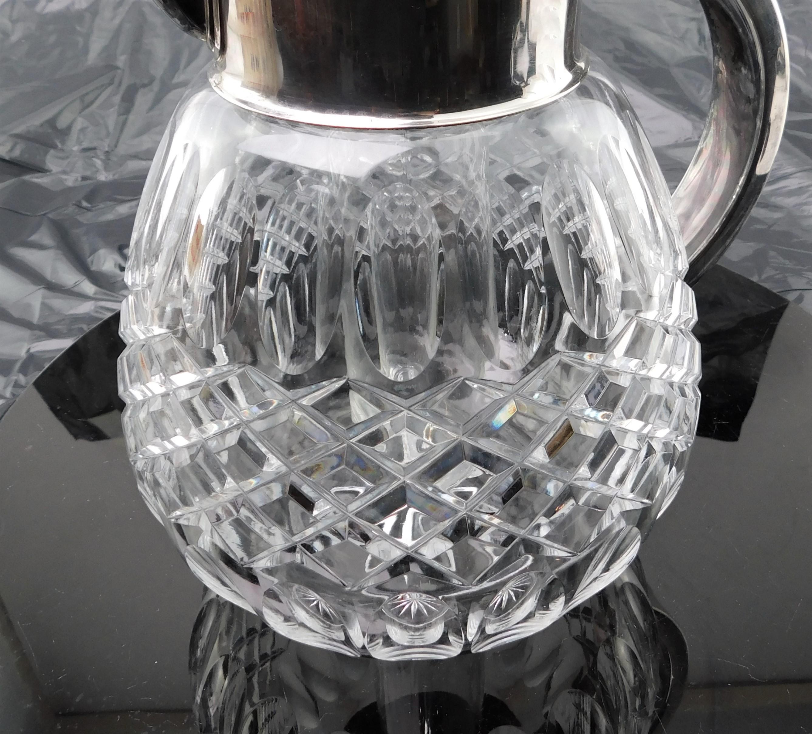 Milieu du XXe siècle Pichet vintage en cristal plaqué argent avec récipient en verre en vente