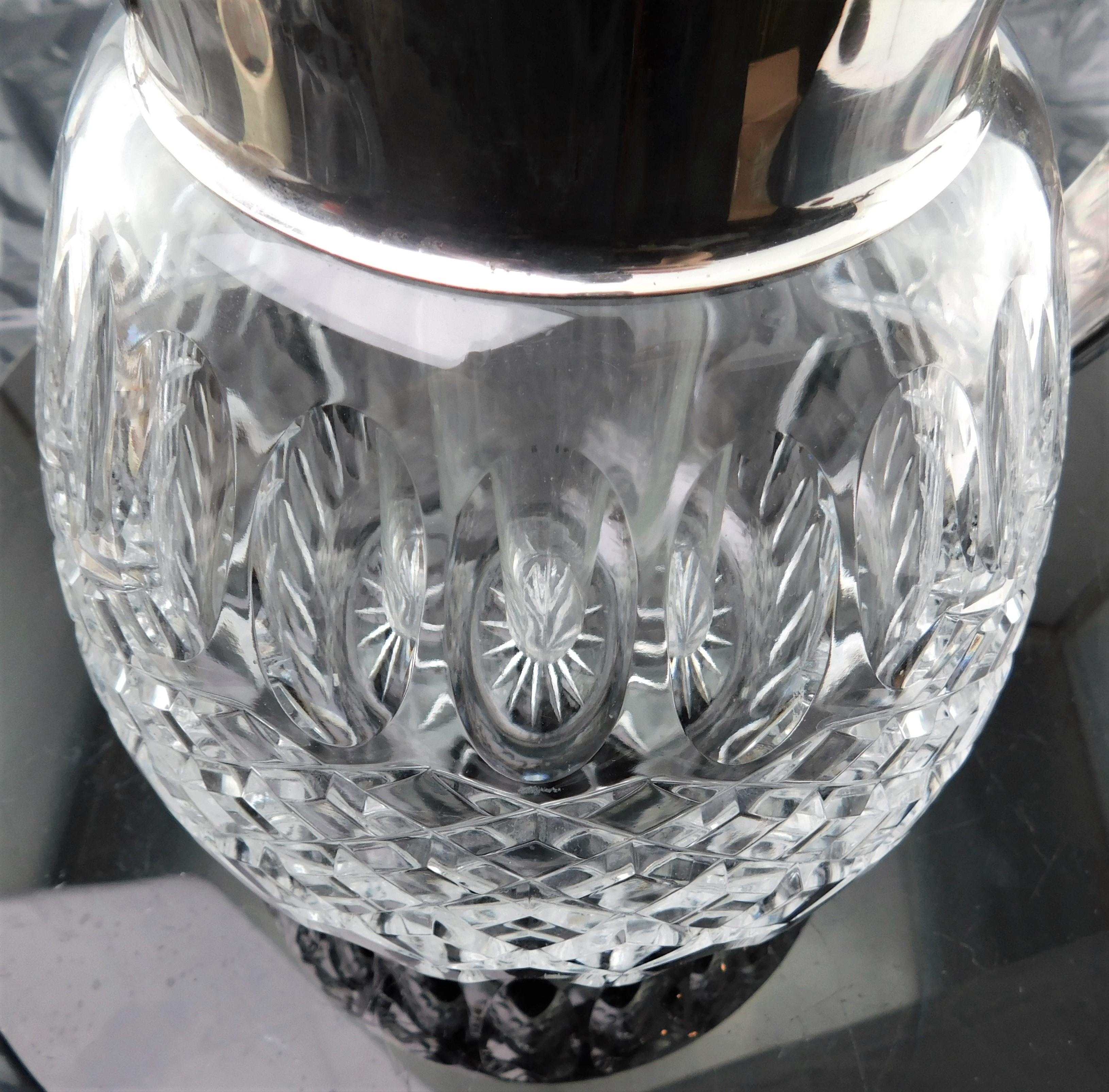 Versilberter Vintage-Krug aus Kristall mit Glaskühler im Angebot 1