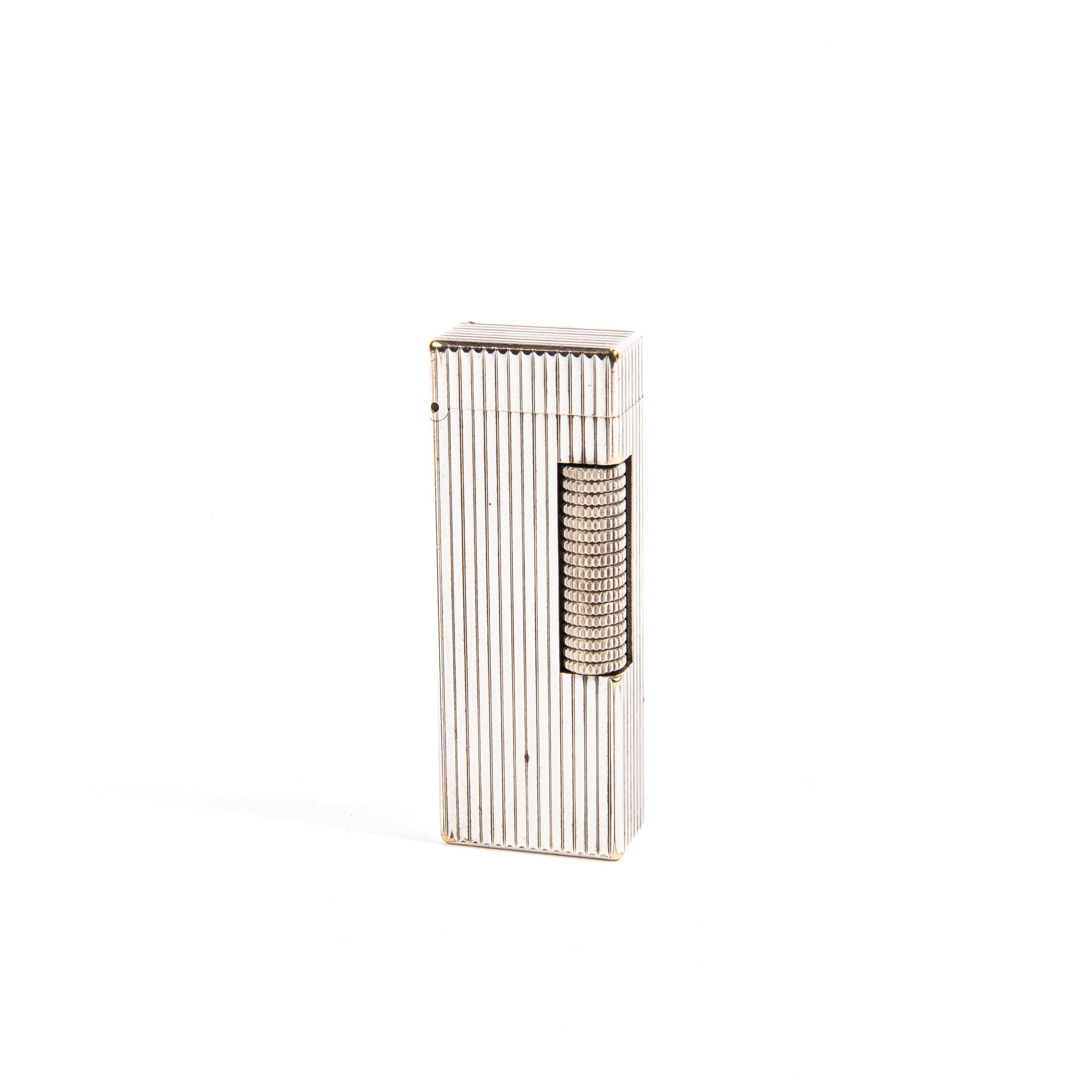The distinguished name of Dunhill has been synonymous with exceptional craftsmanship and innovative design since its inception. Known for their meticulous attention to detail and the use of top-quality materials, Dunhill lighters have graced the