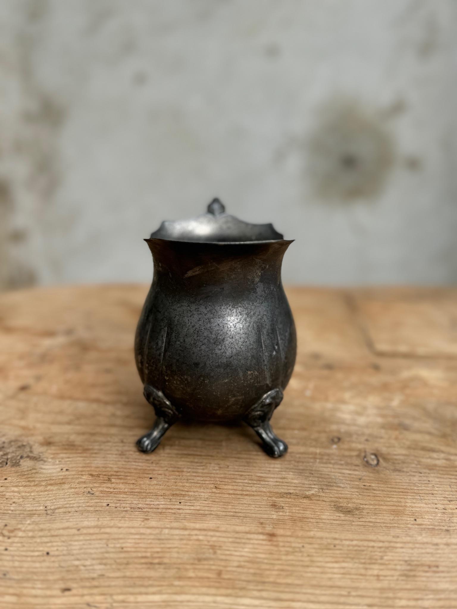 Inconnu Crémier vintage sur pied plaqué argent avec poignée en vente