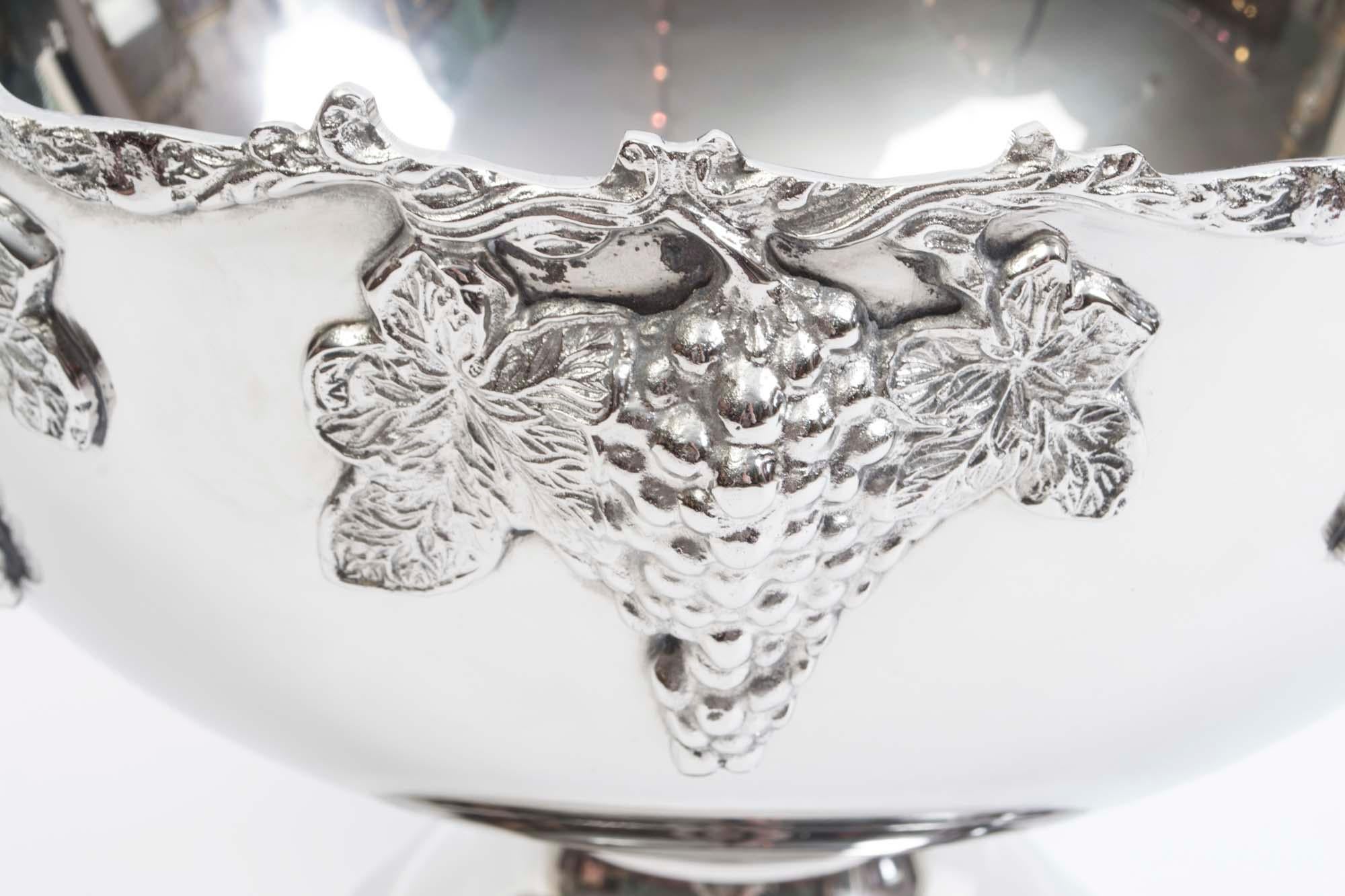 Vintage Silver Plated Monteith Punch Bowl Champagne Cooler 20th C In Good Condition In London, GB
