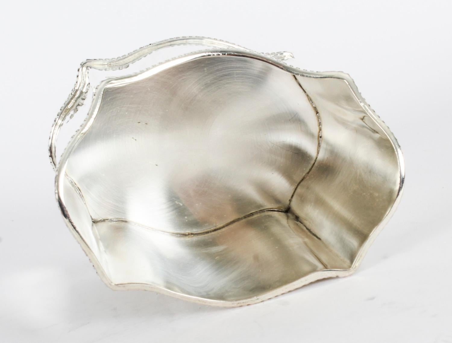 Vintage Silver Plated Neo Classical Revival Wine Coaster 20th Century In Good Condition For Sale In London, GB