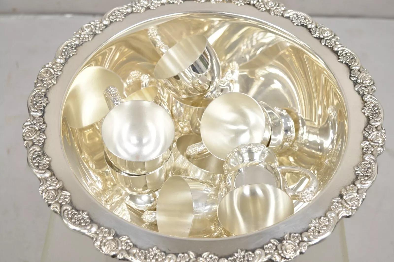 Set di ciotole da punch Oneida placcate in argento con 10 tazze a mezzaluna - Set da 11 pezzi. Circa alla fine del XX secolo. Misure: Ciotola: 9