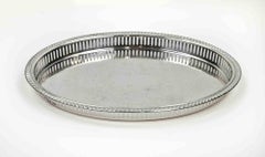 Vintage Silver Plated Serving Plate with Engraved Decorations, 1960s (Assiette de service en métal argenté avec décorations gravées)