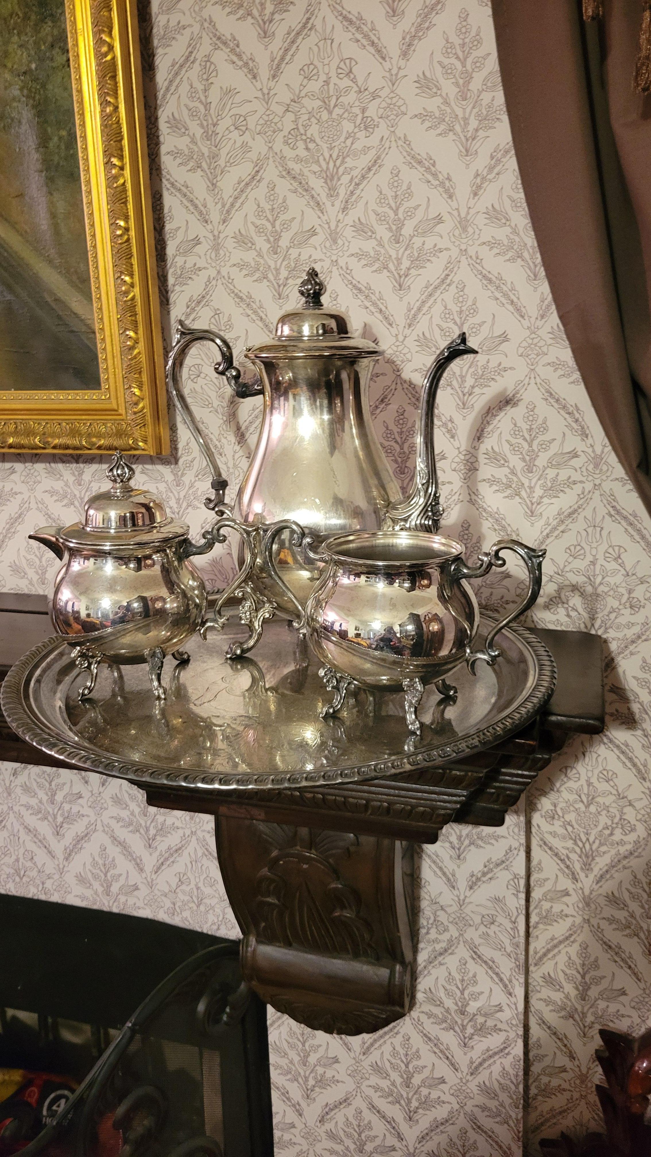 Versilbertes Vintage-Set von Sheridan Silber: Tablett, Kaffeekanne, Milchkännchen, Zucker (20. Jahrhundert) im Angebot