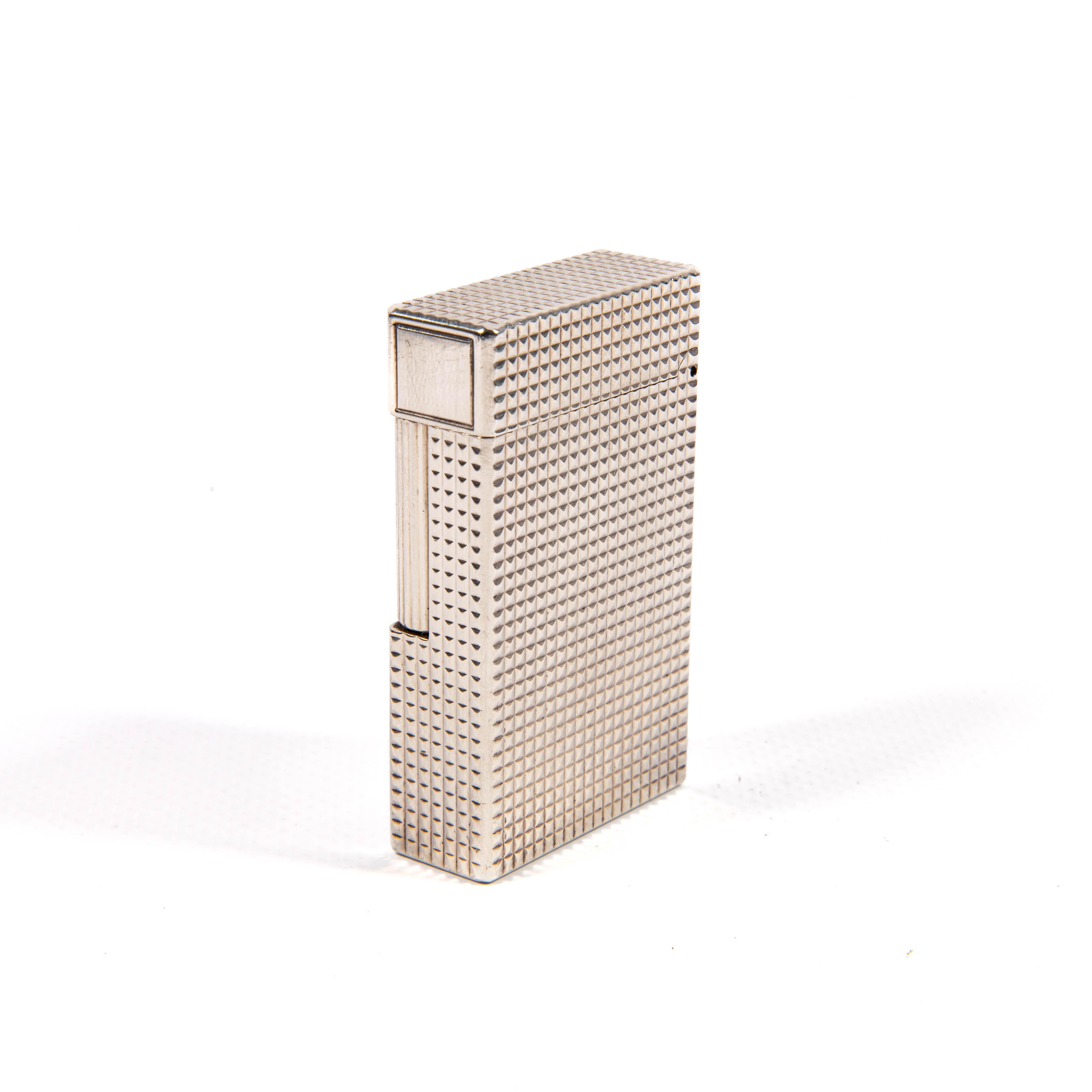 Vintage Silver Plated S.T. DUPONT Ligne 1 BR Regular Lighter 1980s In Good Condition For Sale In DELFT, NL