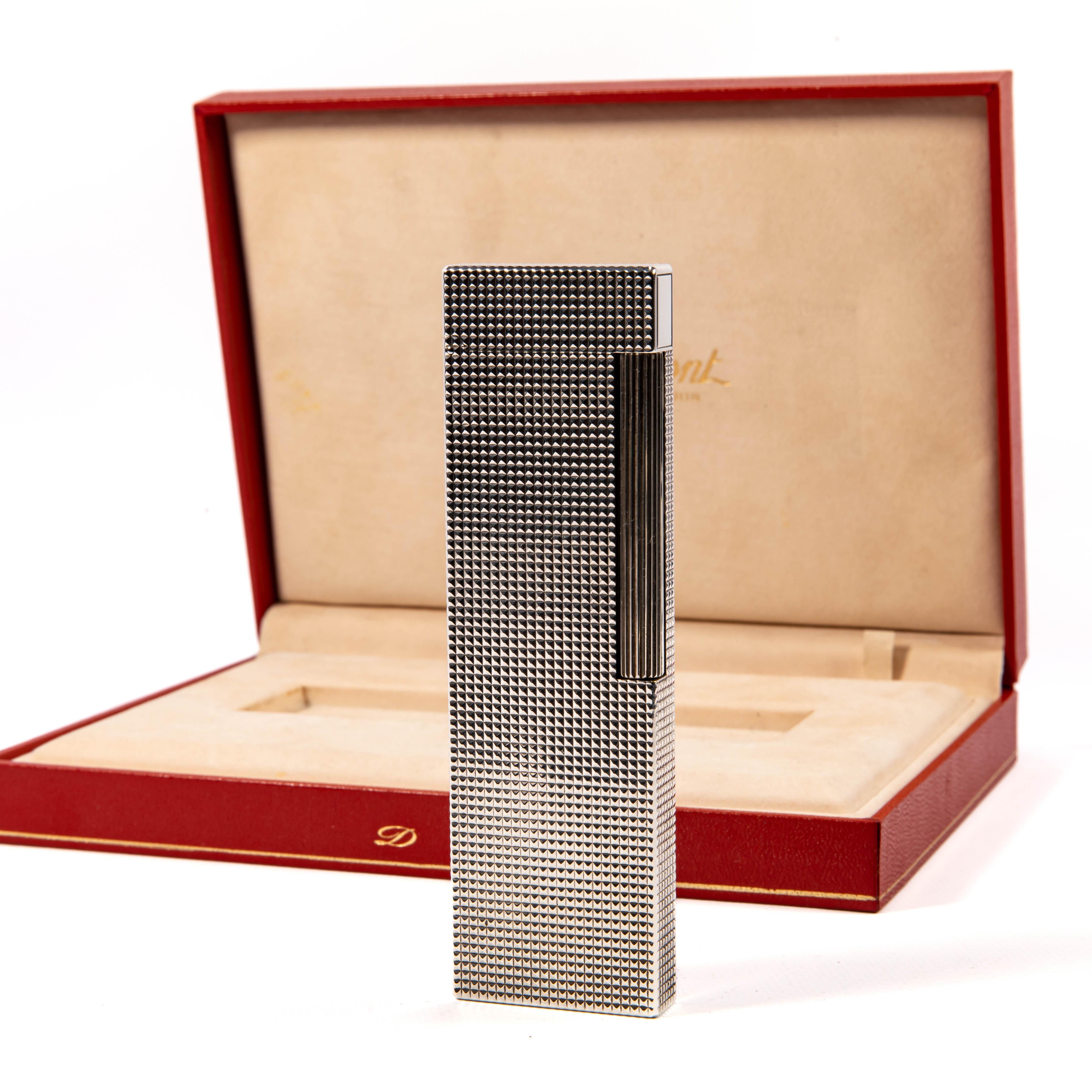 Vintage Silver Plated S.T. DUPONT Ligne 2 Desk Lighter in Box 1989 In Good Condition For Sale In DELFT, NL
