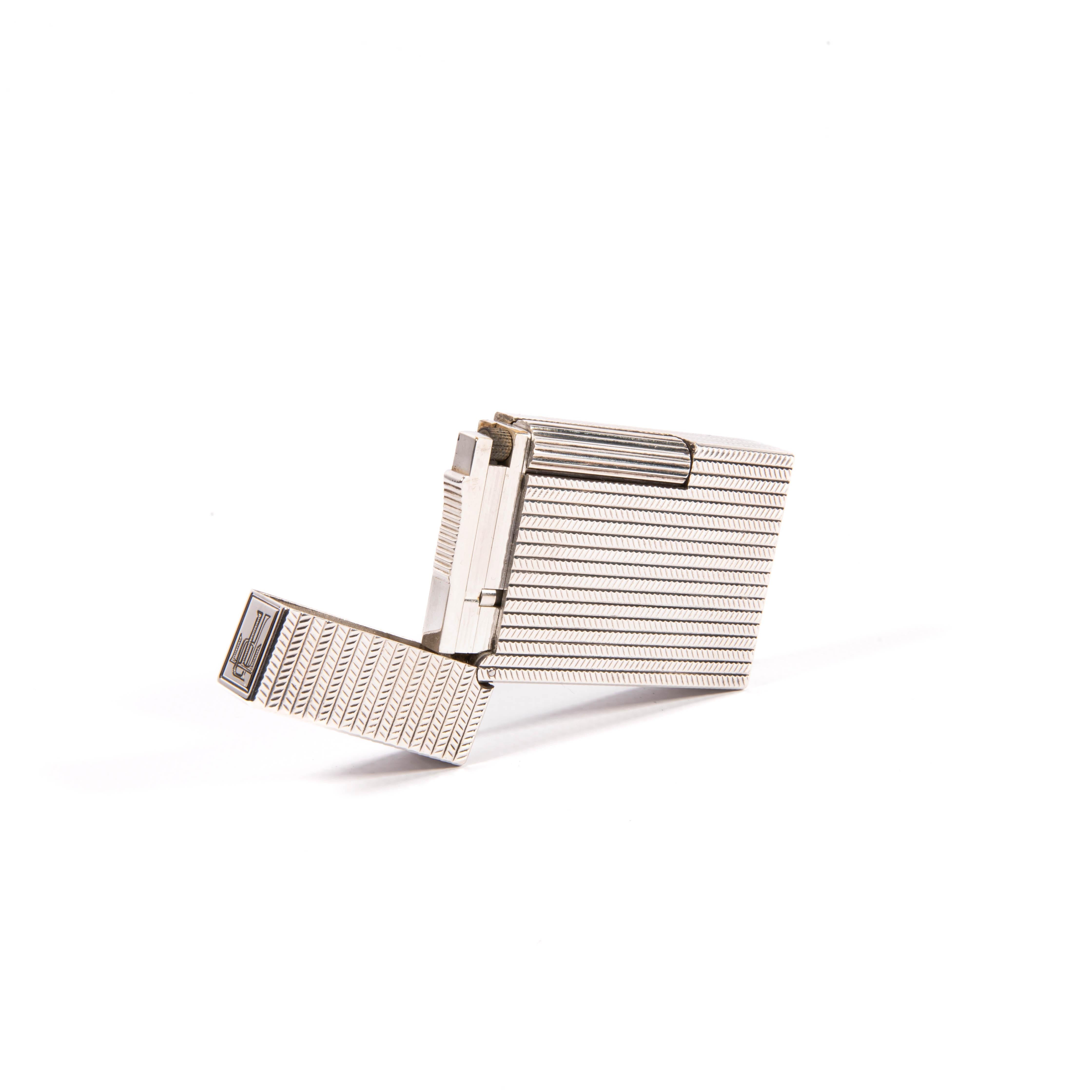 Vintage Silver Plated S.T. Dupont Ligne 2 Regular Lighter 1990s 4