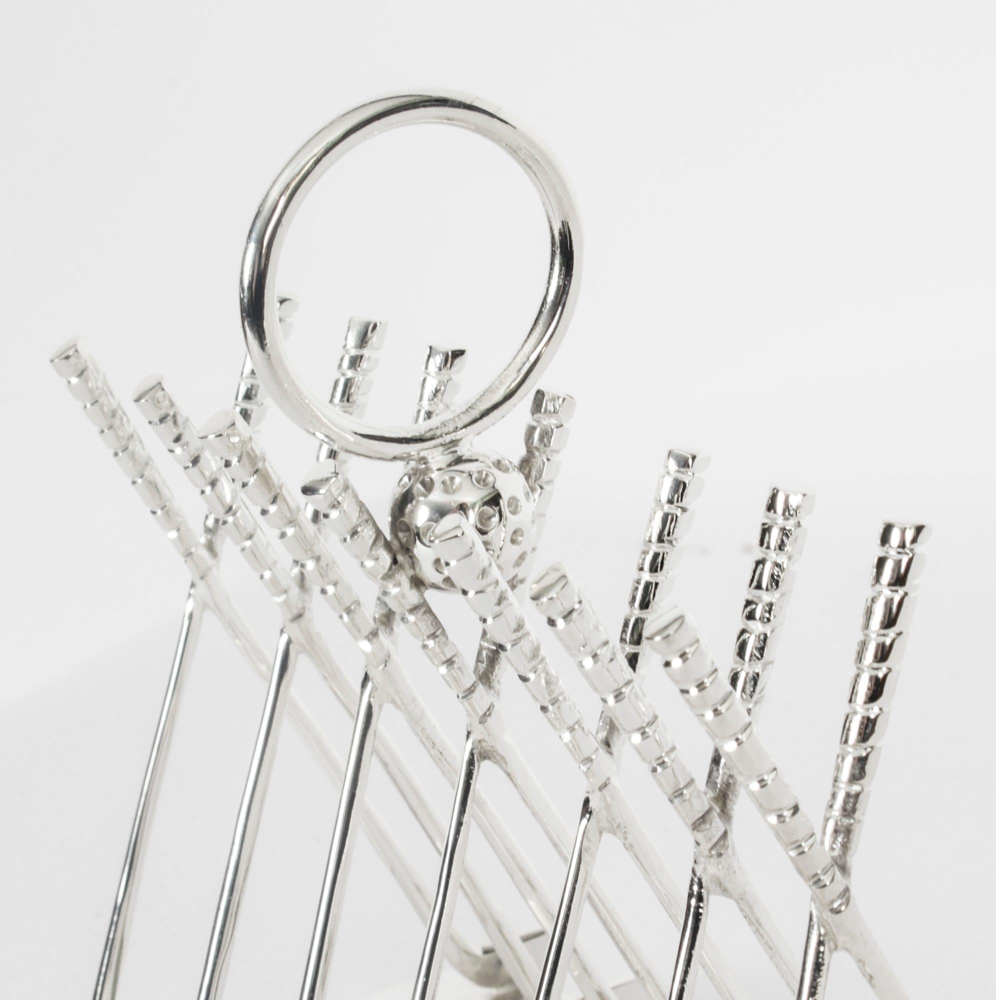 Vintage Silver Plated Toast Rack Crossed Golf Clubs 20th C In Good Condition For Sale In London, GB
