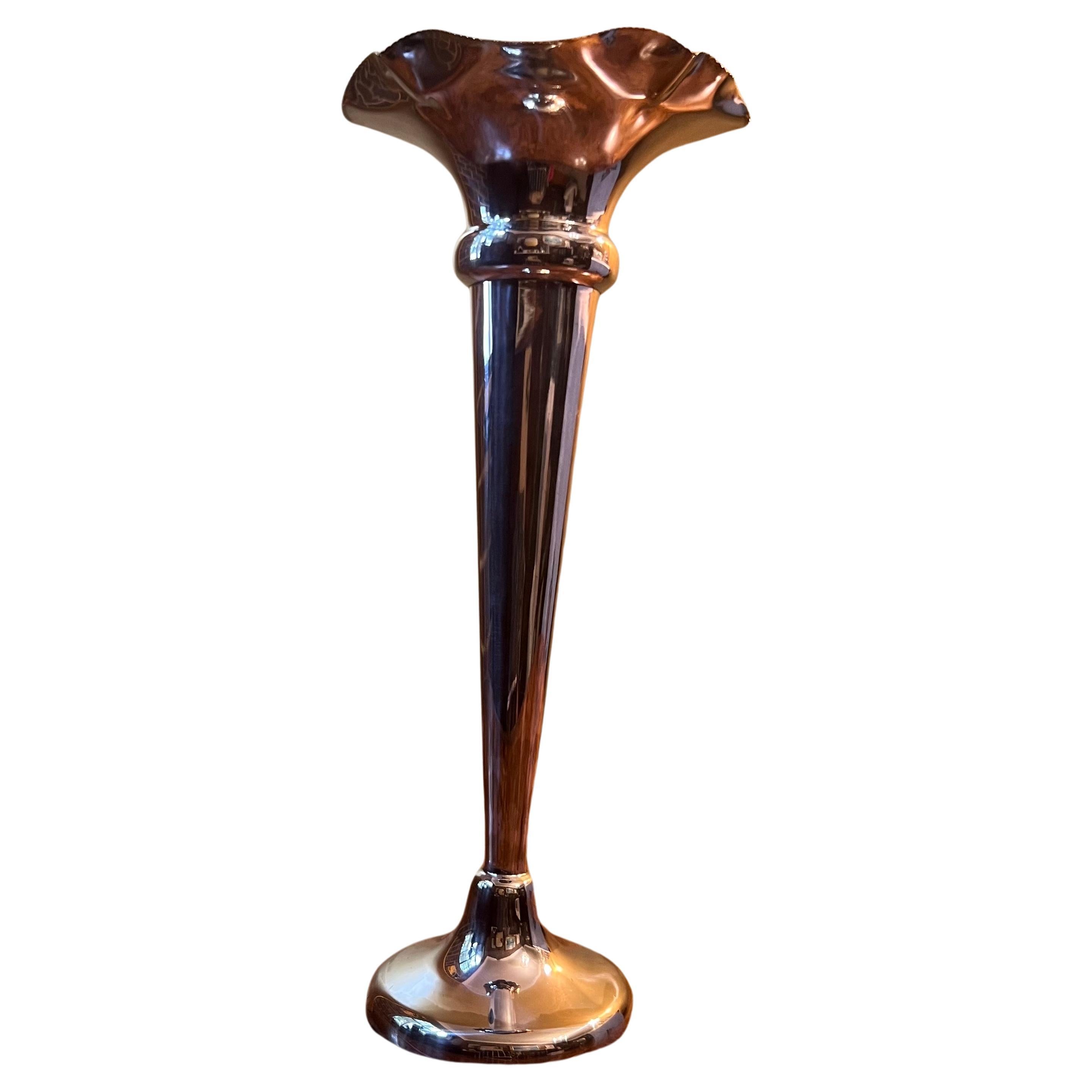 Vase trompette vintage en métal argenté en vente