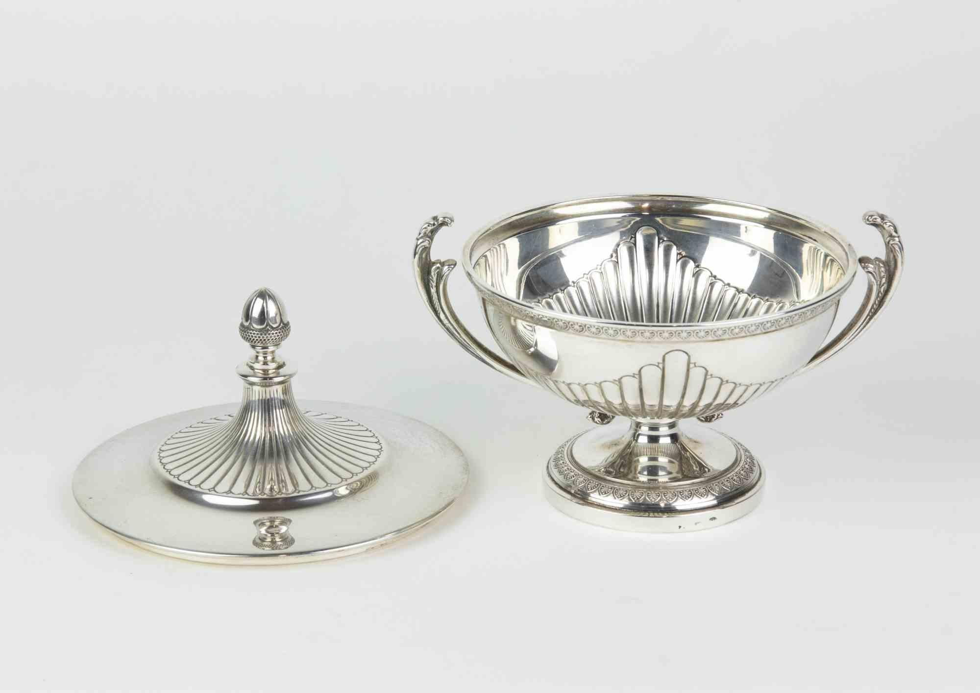Vintage Silver Pot realized by italian manufacture in the mid-20th century.

Silver 800, hallmark on the base.

Very good condition. 