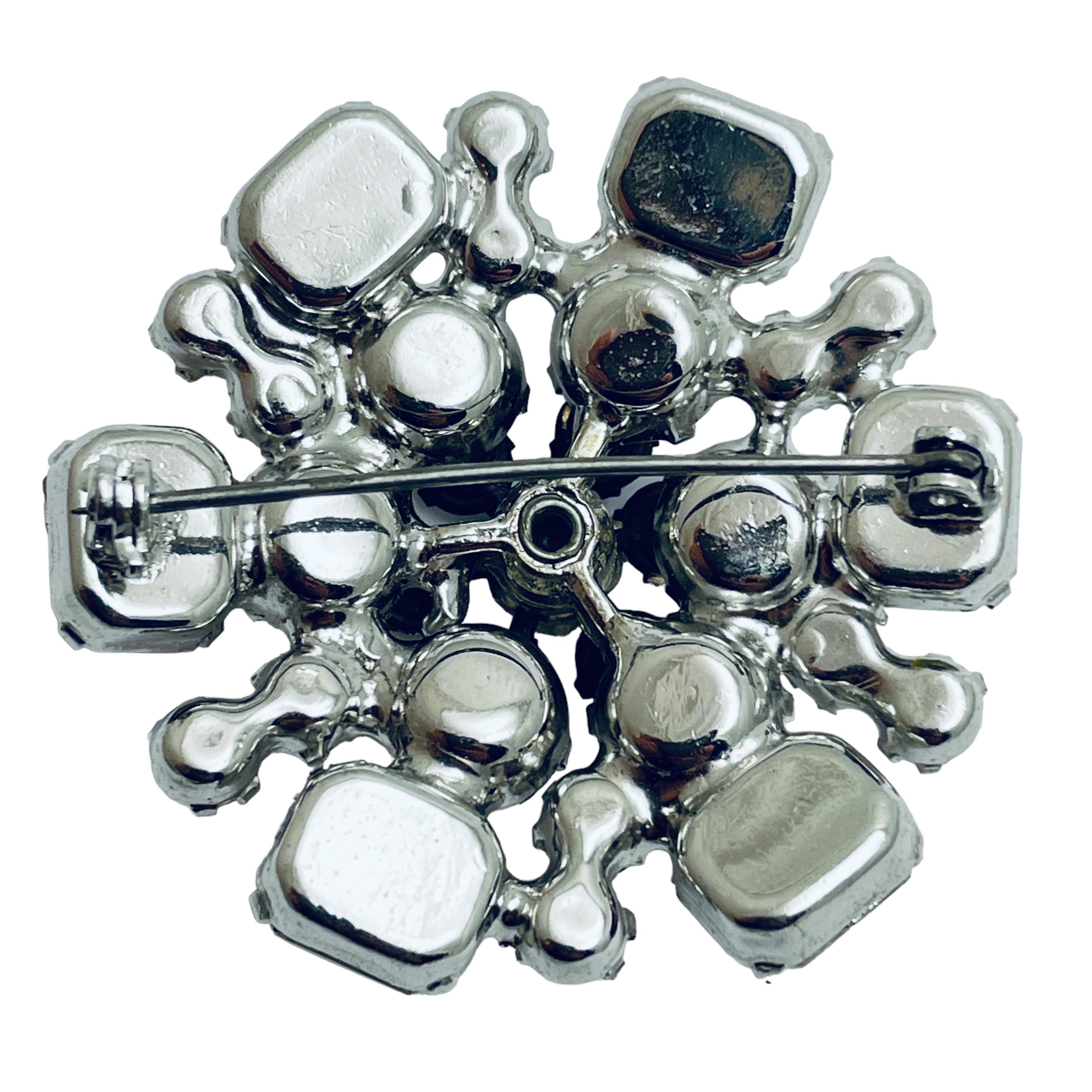Vintage silver rhinestone massive designer brooch In Good Condition For Sale In Palos Hills, IL