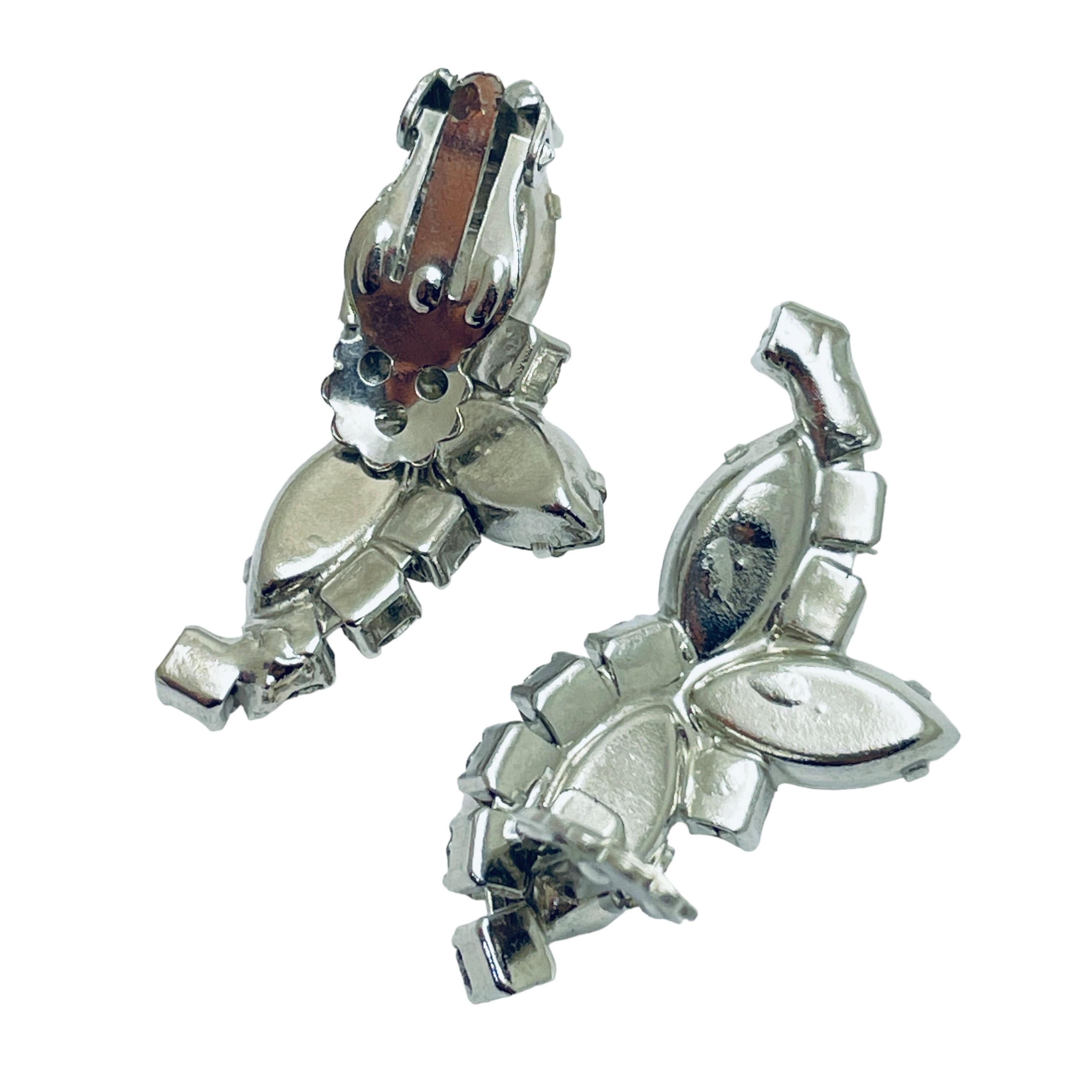 Vintage silver rhinestones designer clip on earrings In Good Condition For Sale In Palos Hills, IL
