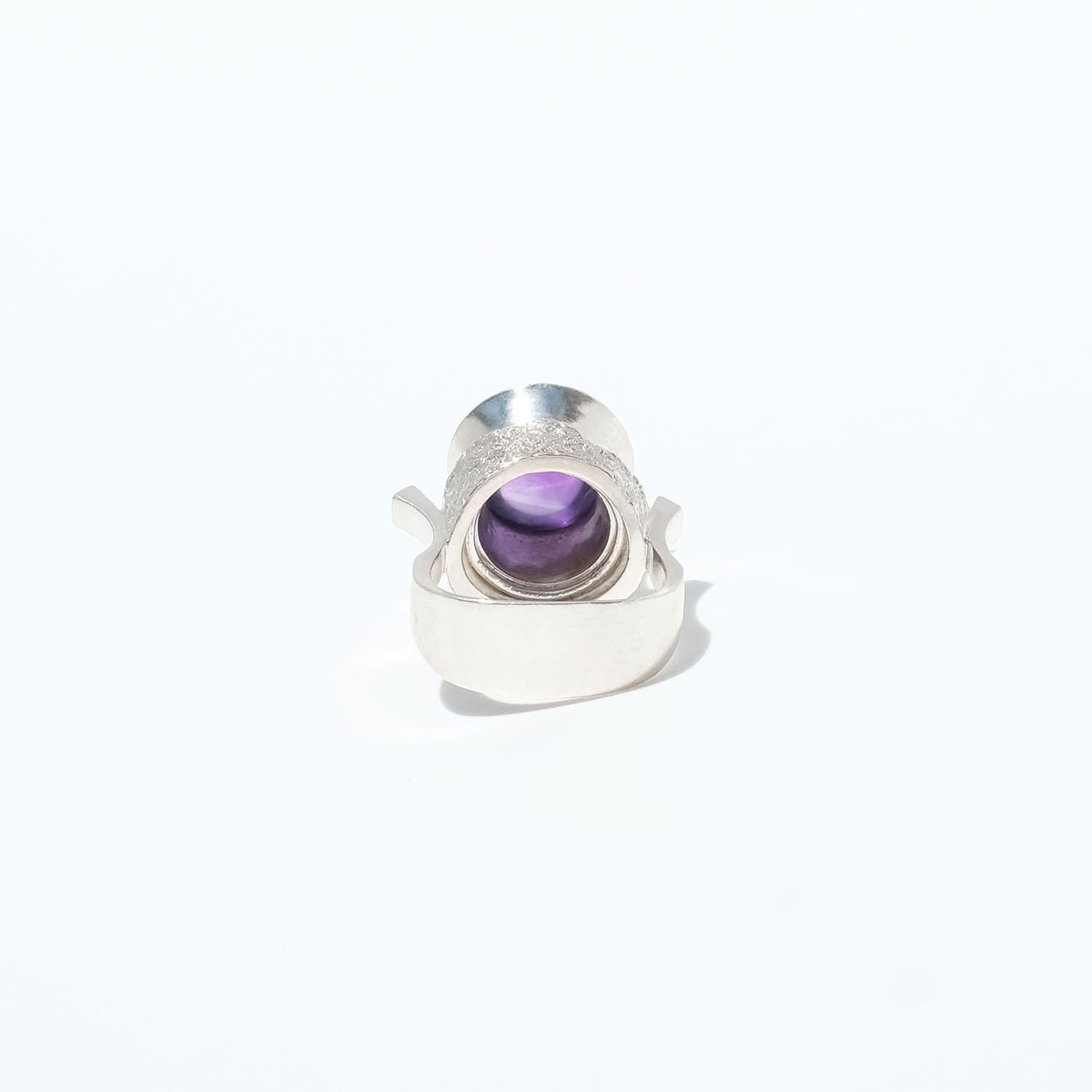 Anillo vintage de plata con amatista fabricado en 1975. en venta 1