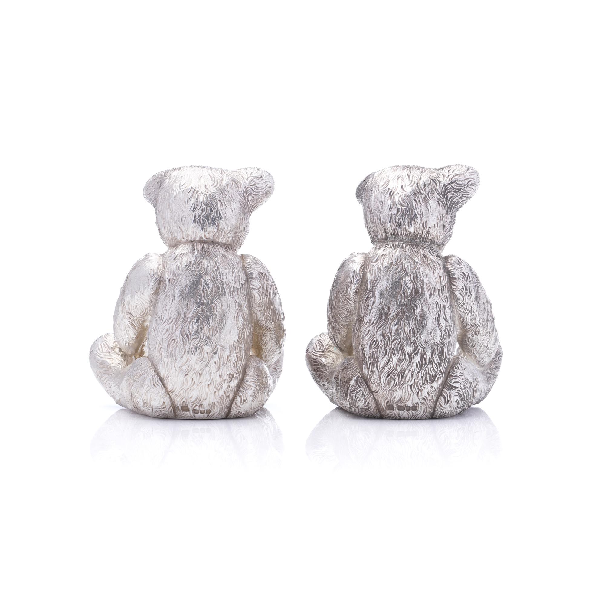 Salero y pimentero vintage de plata con forma de osito sentado, años 90 en Bueno estado para la venta en Braintree, GB