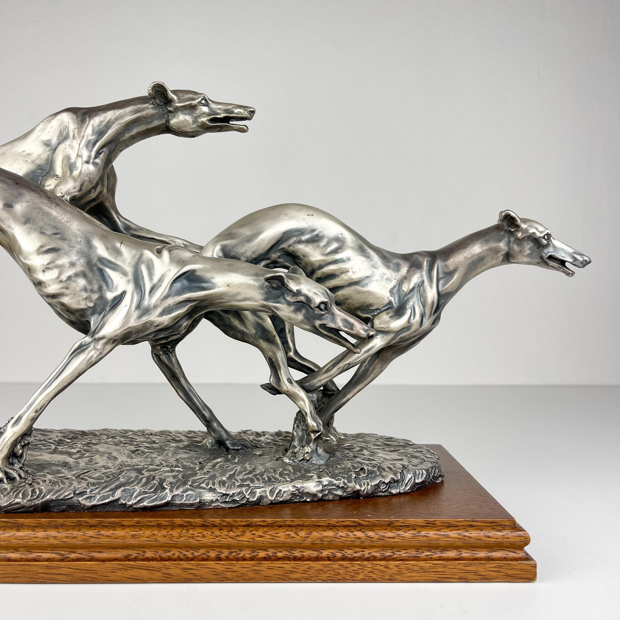 Silberskulptur „Racing Greyhounds“ aus Silber von Angelo Schiavon, Italien 1960er Jahre (Moderne der Mitte des Jahrhunderts) im Angebot